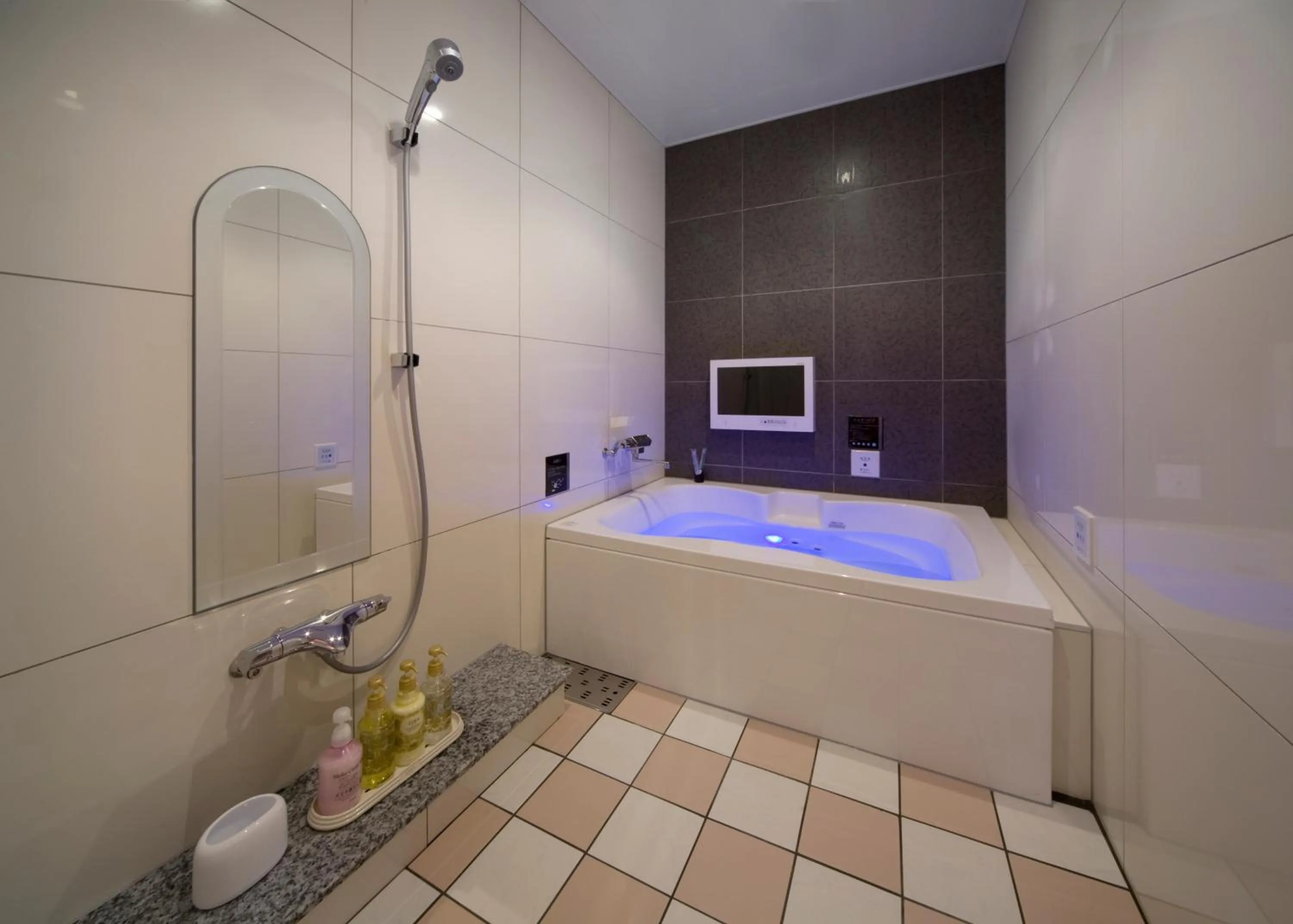 Photo of the whole room in JEWEL HOTEL LUXURY MODERN (Adult Only)