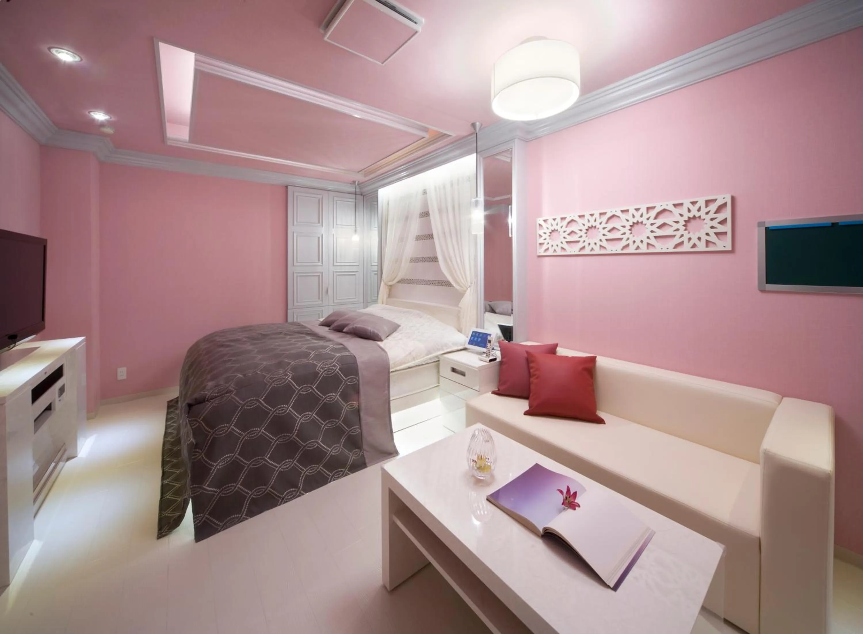 Photo of the whole room in JEWEL HOTEL LUXURY MODERN (Adult Only)