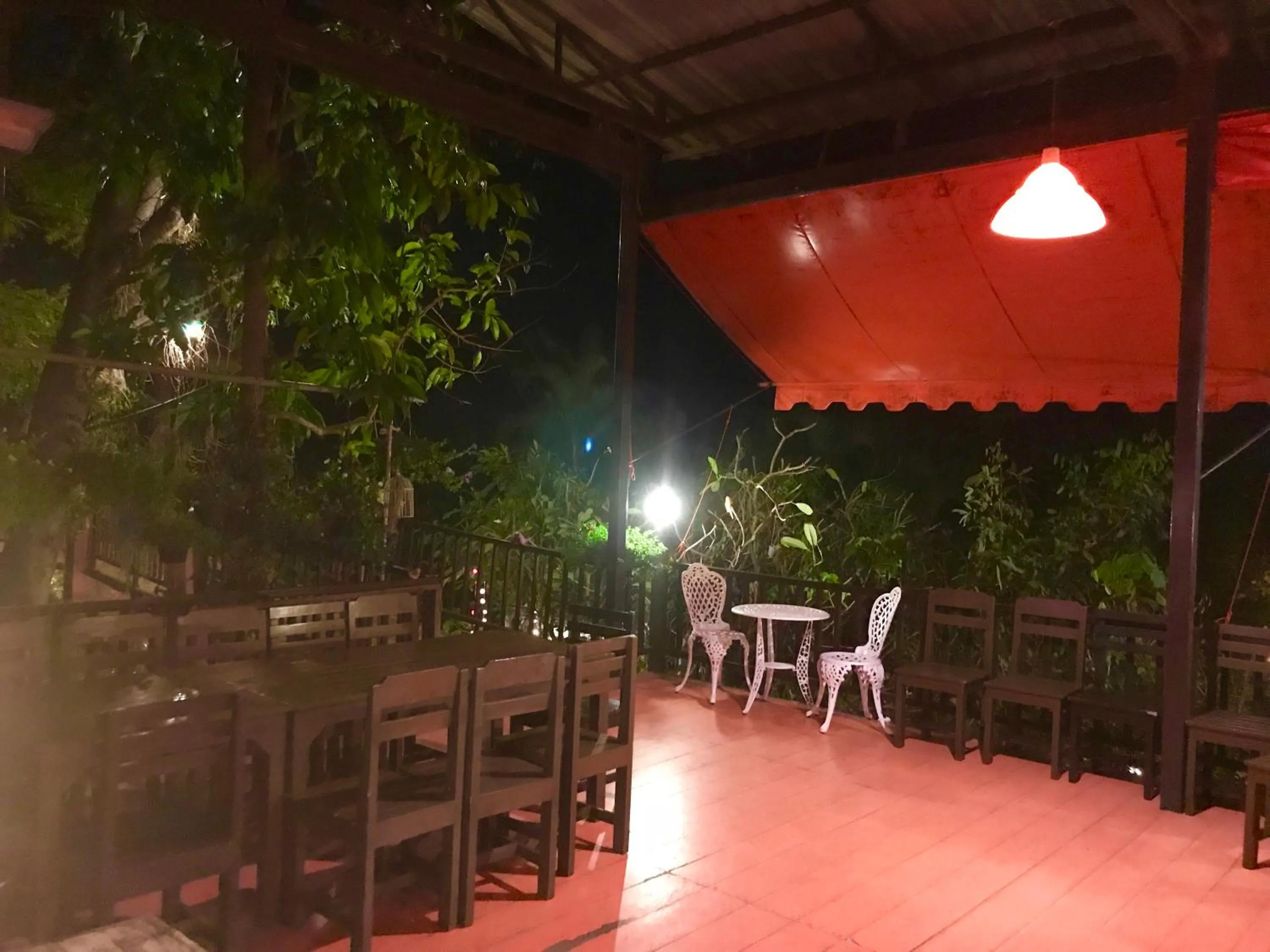 Restaurant/places to eat in Baan Suan Rojjana