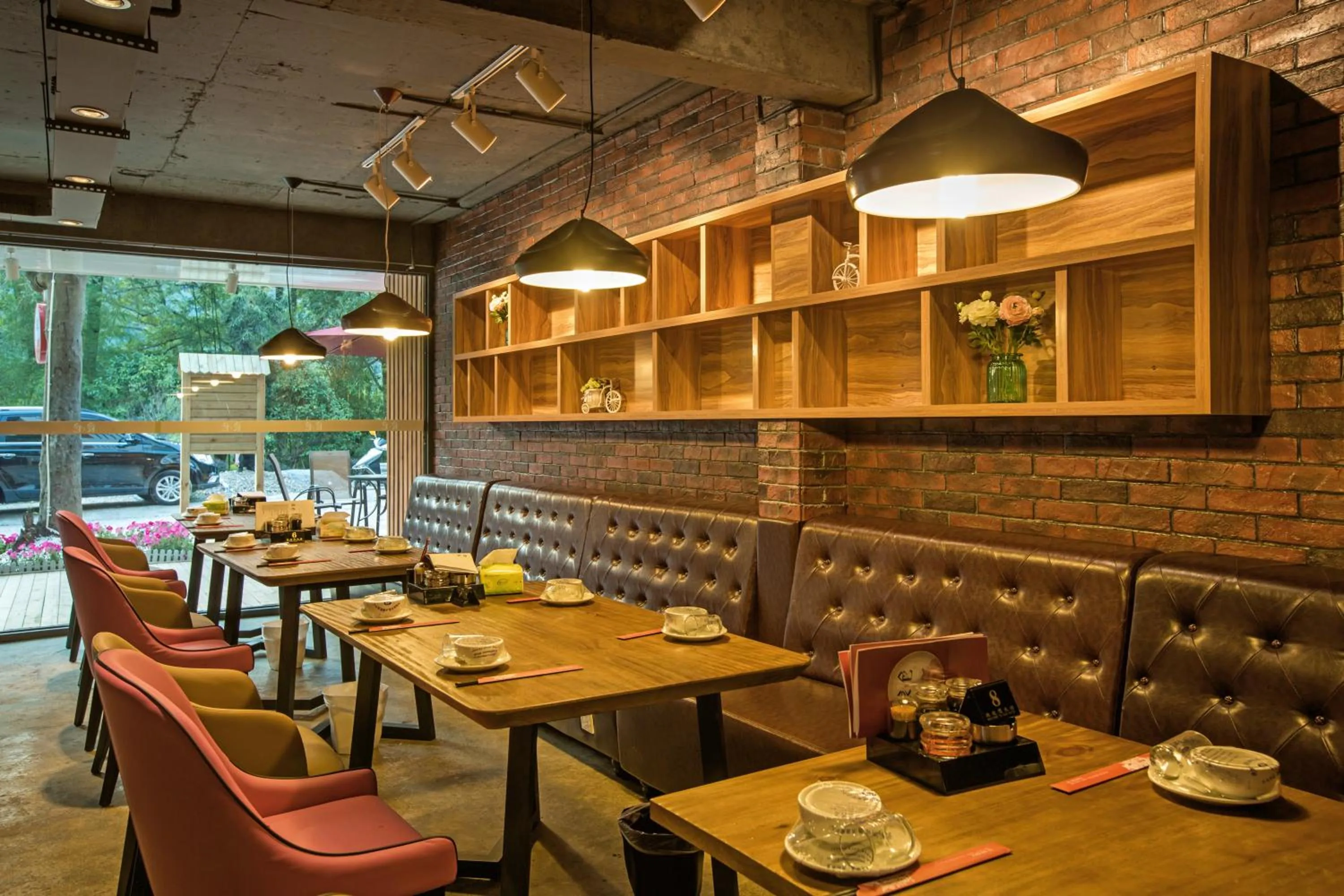 Restaurant/places to eat in Ancient Street No.5 Youth Chic Hotel