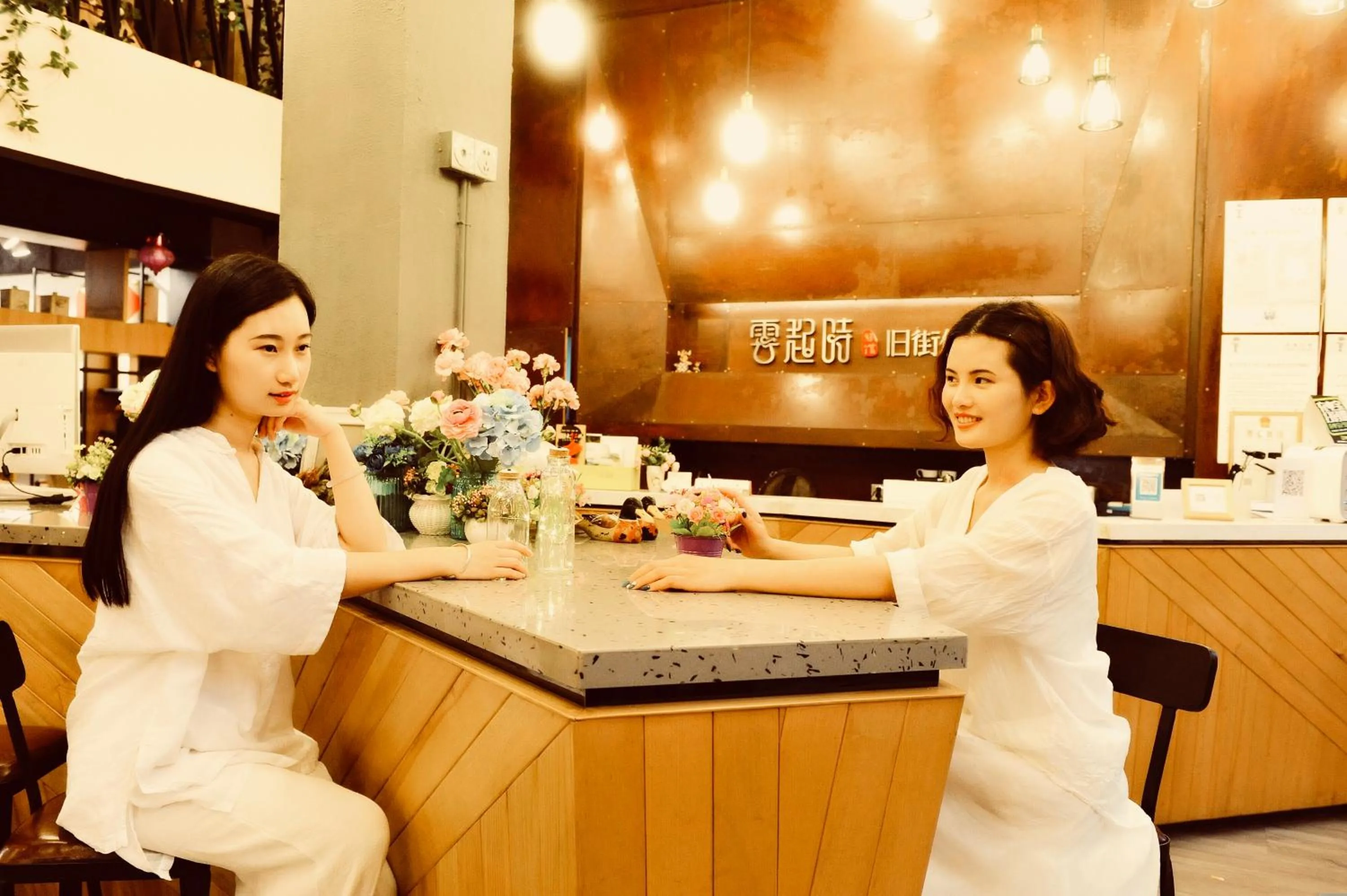 Communal lounge/ TV room in Ancient Street No.5 Youth Chic Hotel