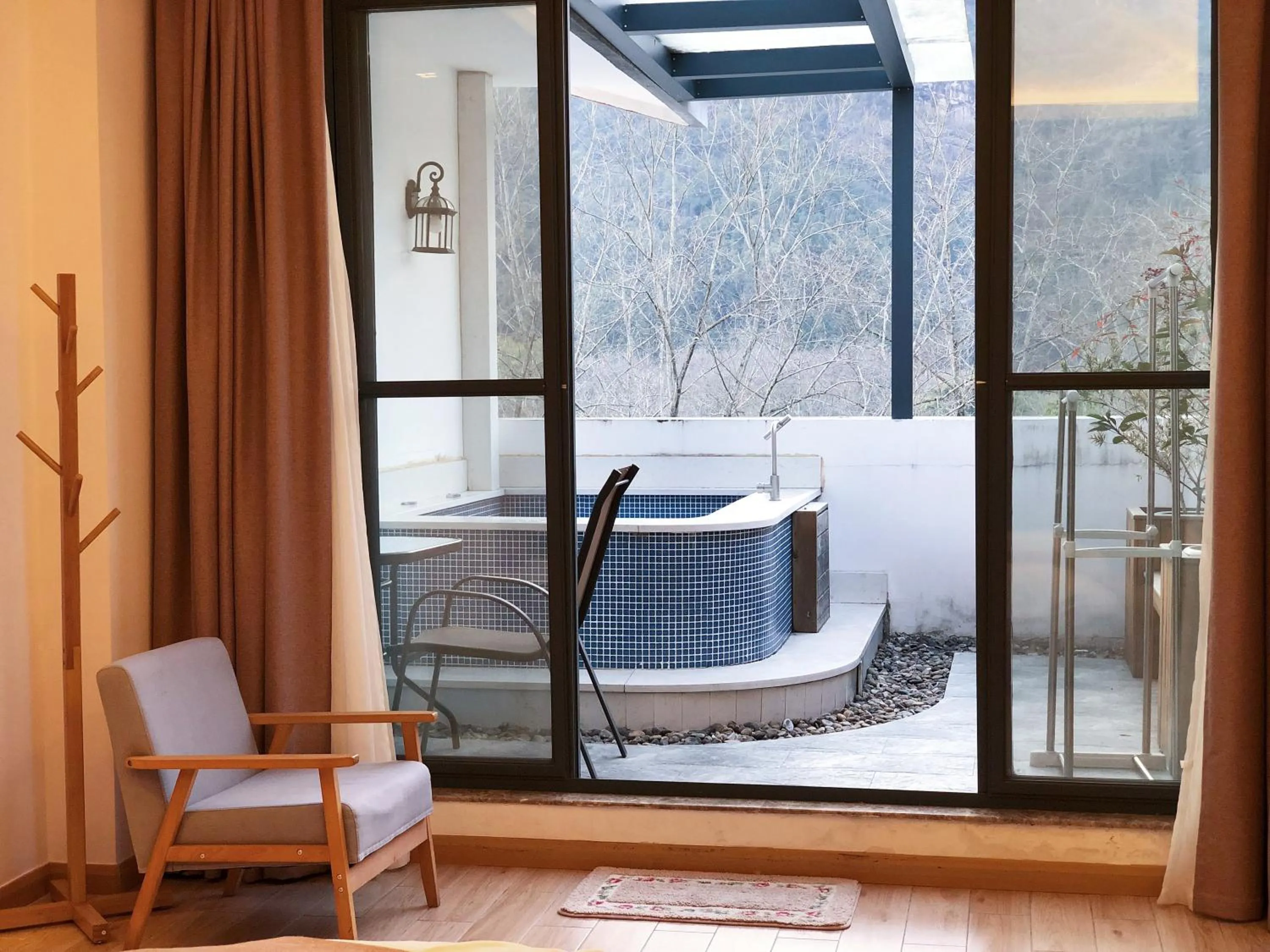 Mountain view in Ancient Street No.5 Youth Chic Hotel