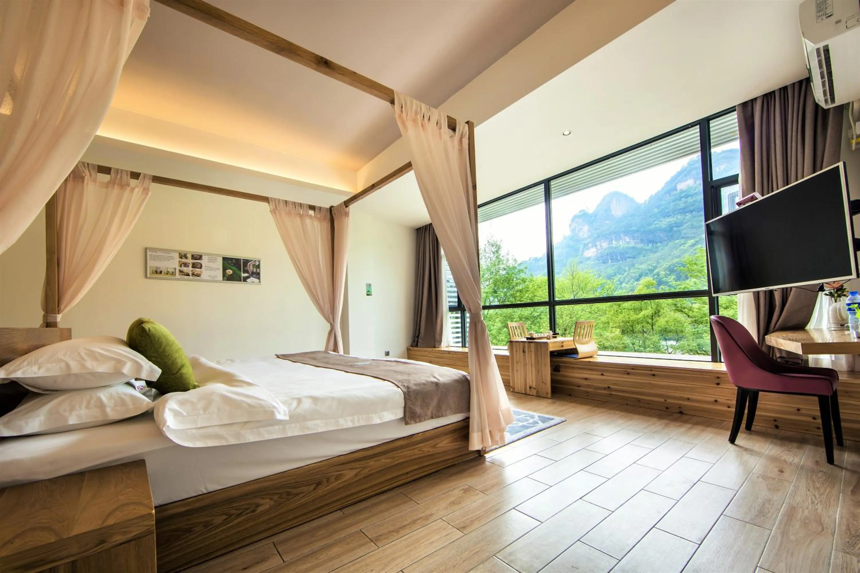 Mountain view, Bed in Ancient Street No.5 Youth Chic Hotel