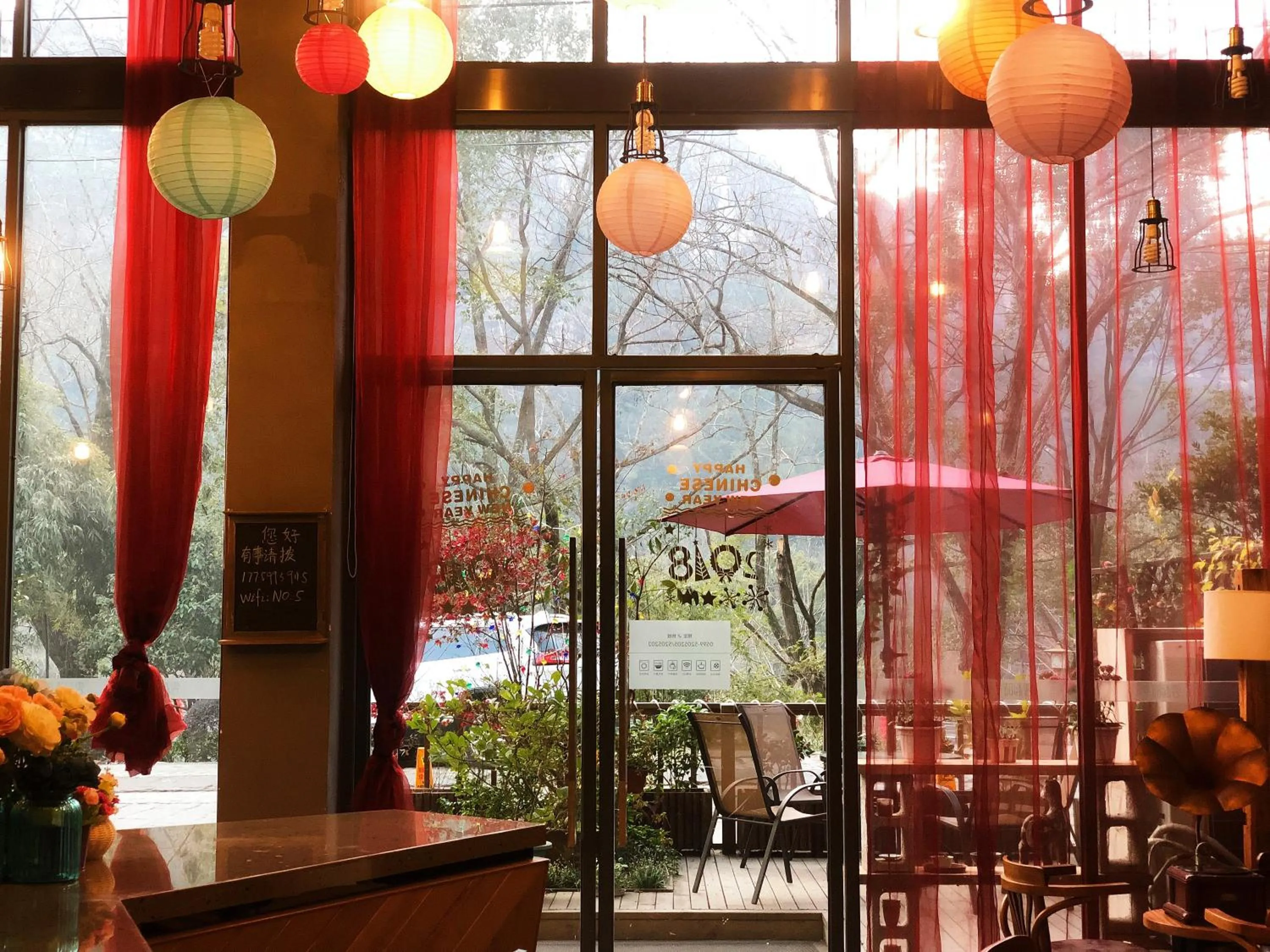 Communal lounge/ TV room in Ancient Street No.5 Youth Chic Hotel