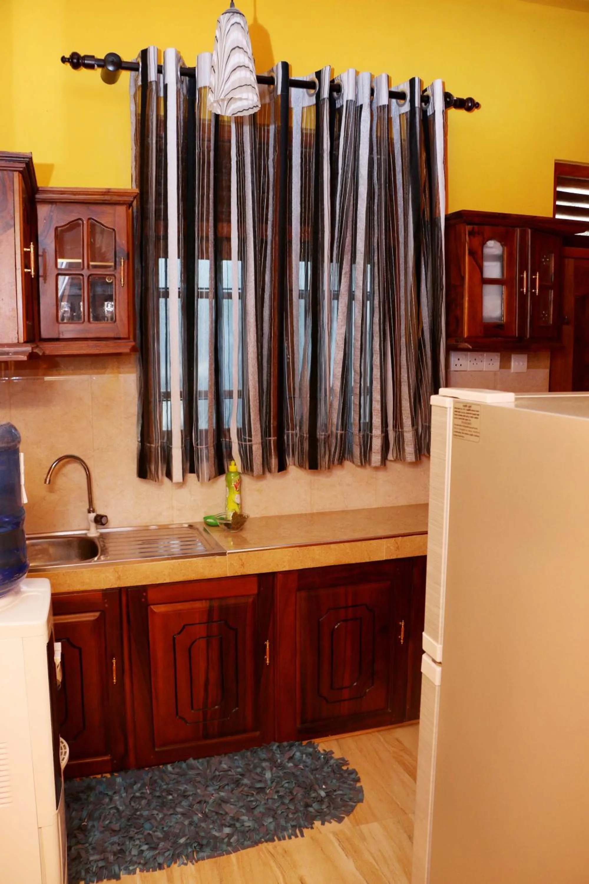 Kitchen or kitchenette in The Cool Nest Yala Hotel