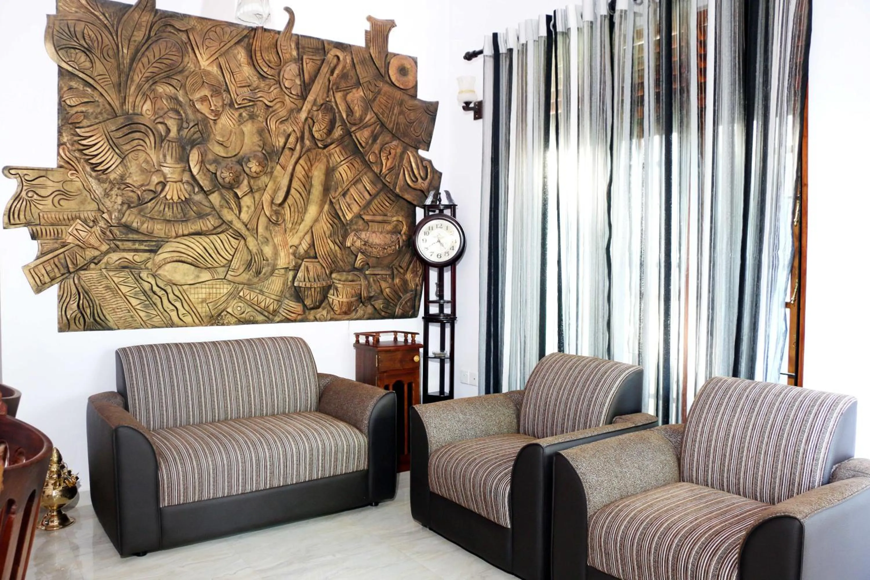 Communal lounge/ TV room in The Cool Nest Yala Hotel