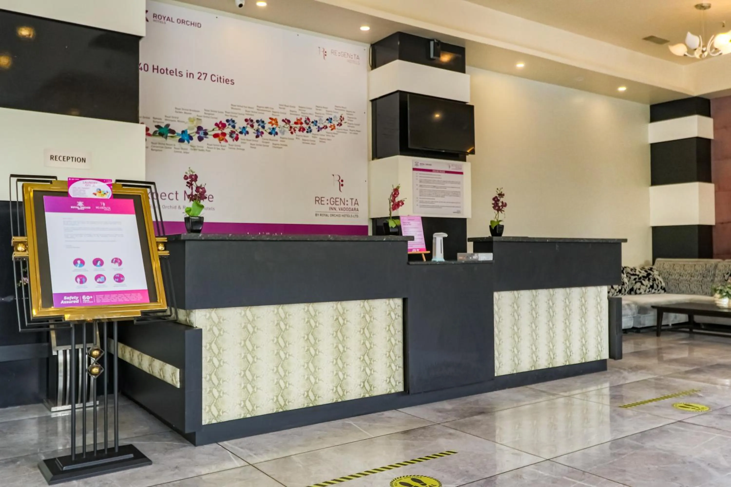 Lobby or reception in Regenta Inn Vadodara, 500m from Railway Station