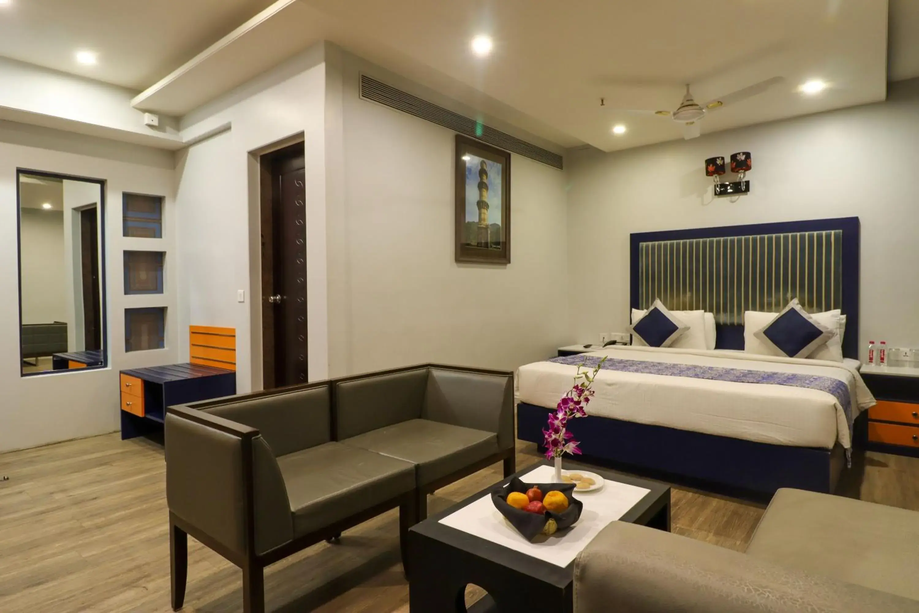 Bed in Regenta Inn Vadodara, 500m from Railway Station Bed in Regenta Inn Vadodara, 500m from Railway Station