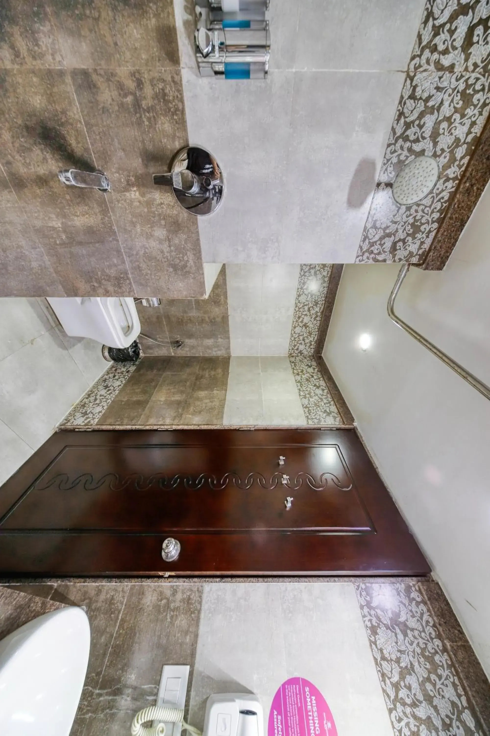 Bathroom in Regenta Inn Vadodara, 500m from Railway Station Bathroom in Regenta Inn Vadodara, 500m from Railway Station