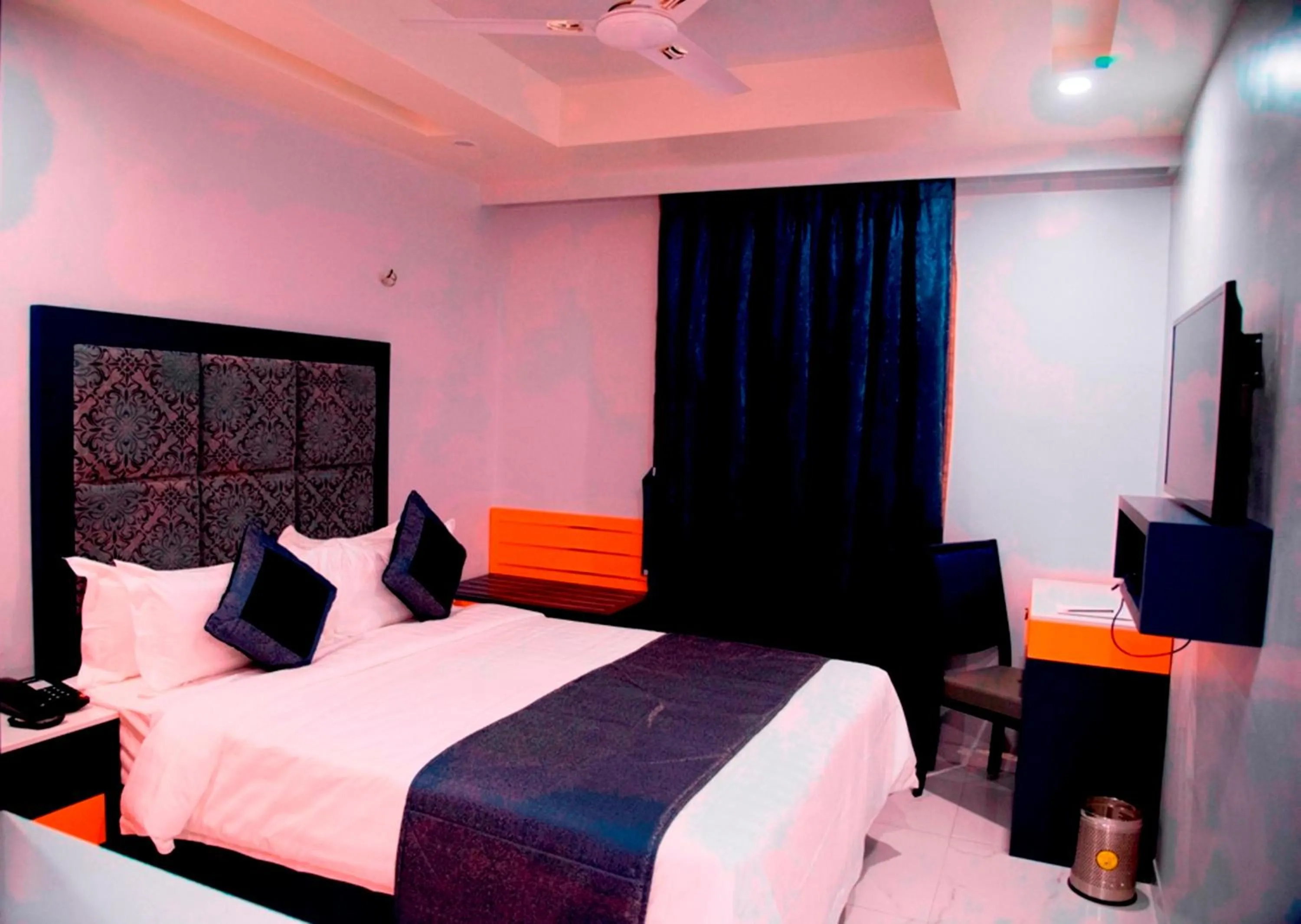 cot, Bed in Regenta Inn Vadodara, 500m from Railway Station