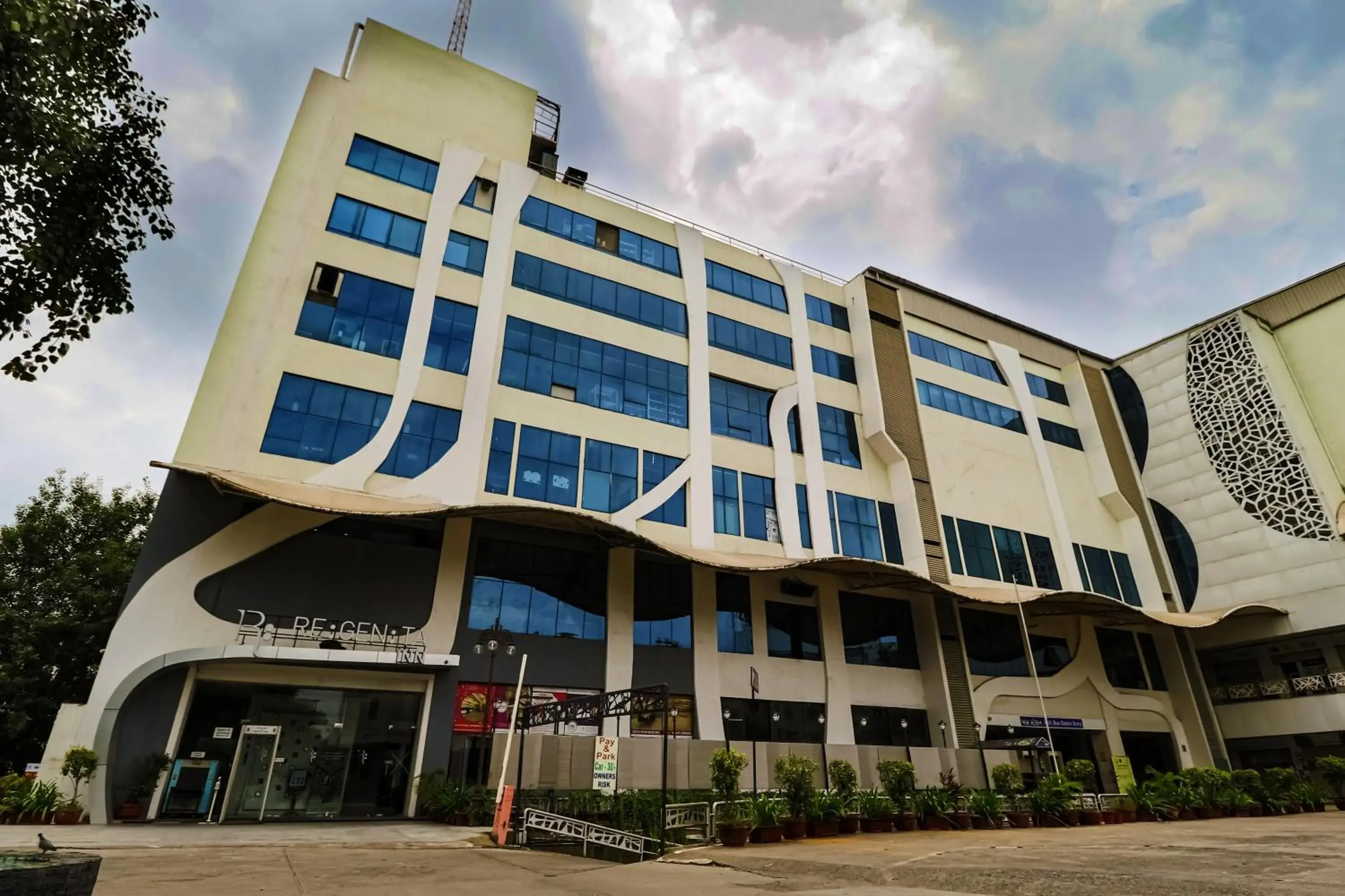 Property building in Regenta Inn Vadodara, 500m from Railway Station Property building in Regenta Inn Vadodara, 500m from Railway Station