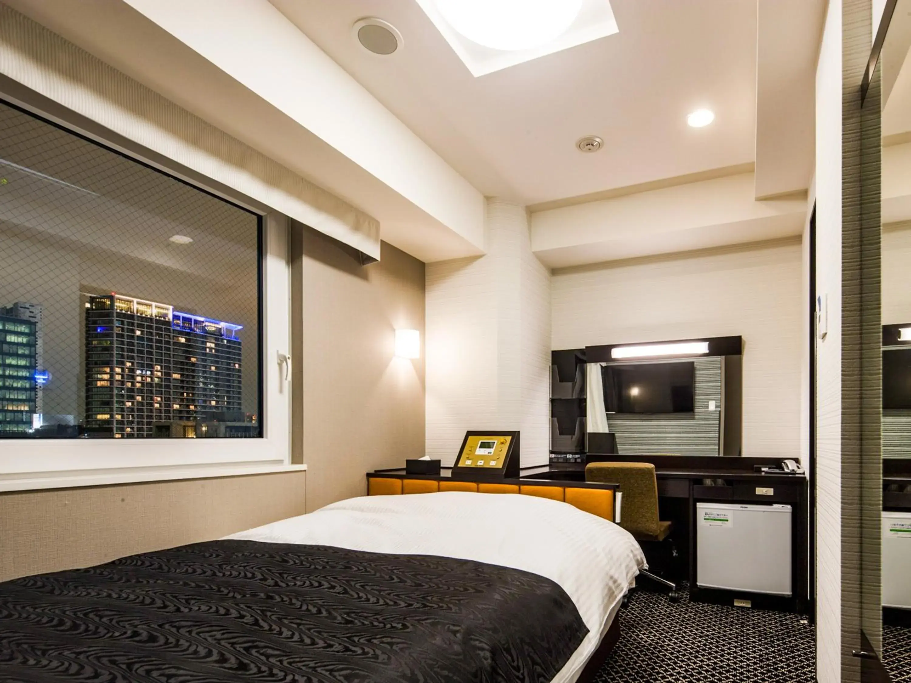 Bed in APA Hotel Higashi Shinjuku Kabukicho Higashi Bed in APA Hotel Higashi Shinjuku Kabukicho Higashi