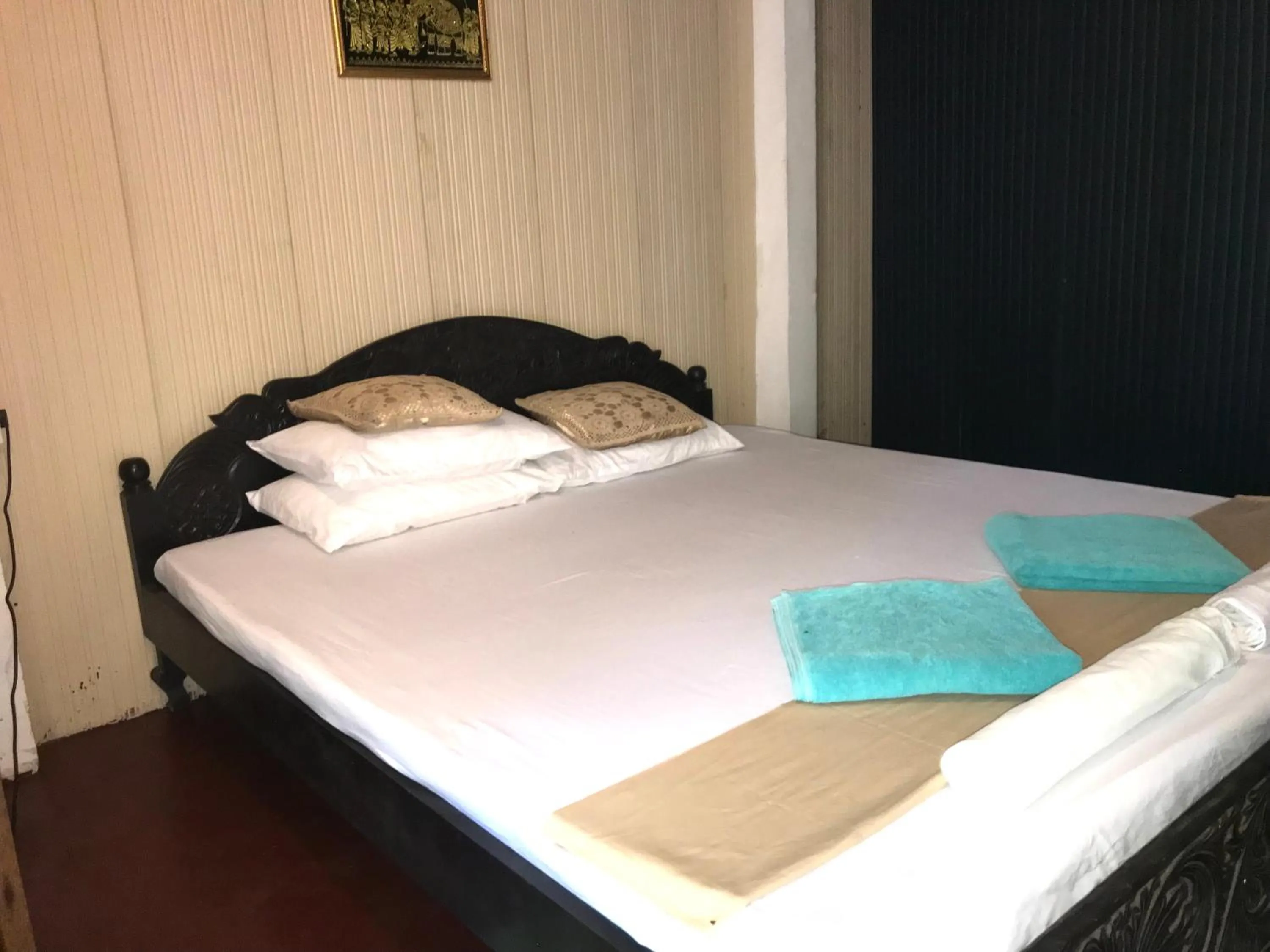 Bed in Salt Bay Kite and Dive Resort