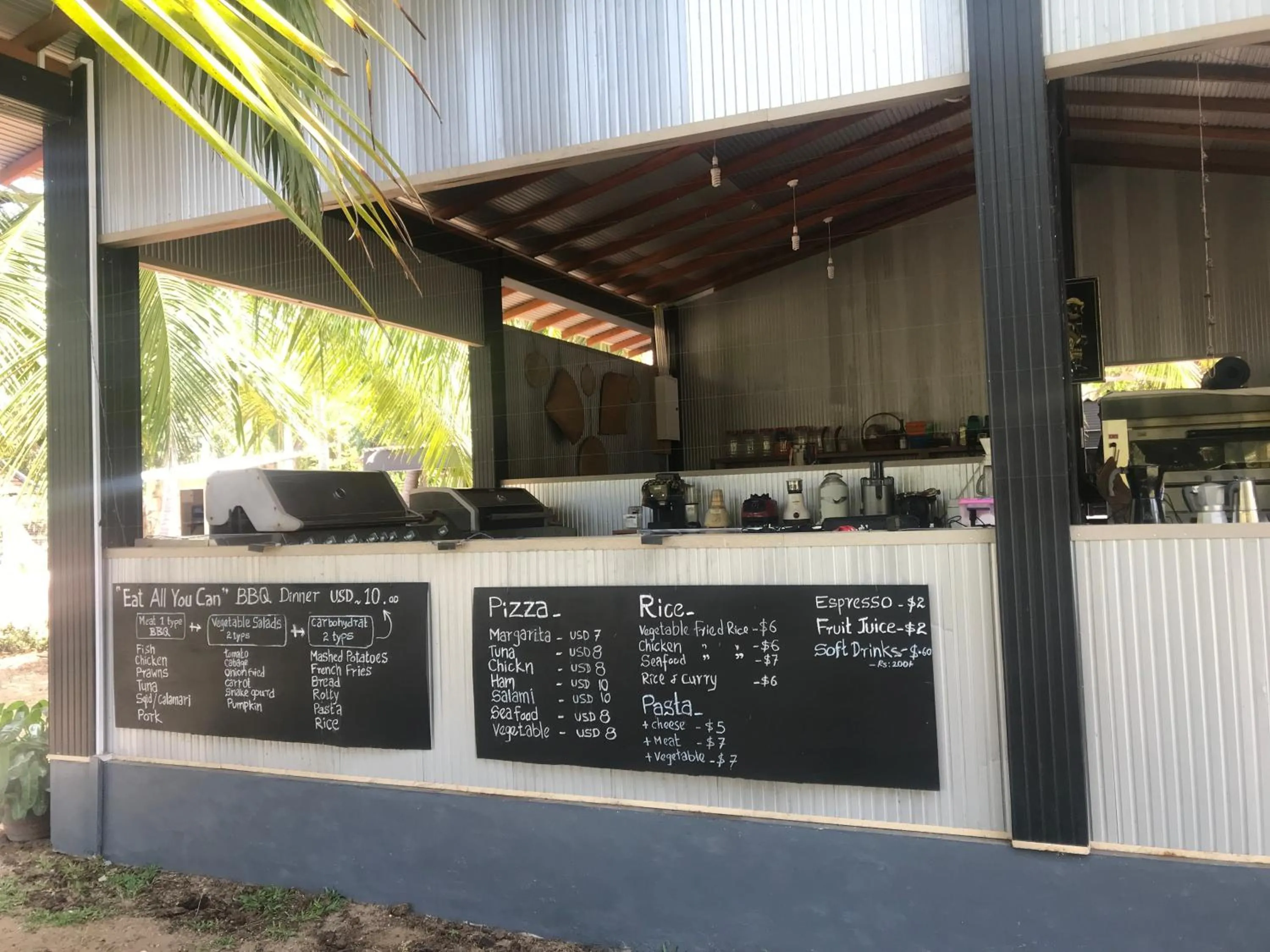 Restaurant/places to eat in Salt Bay Kite and Dive Resort