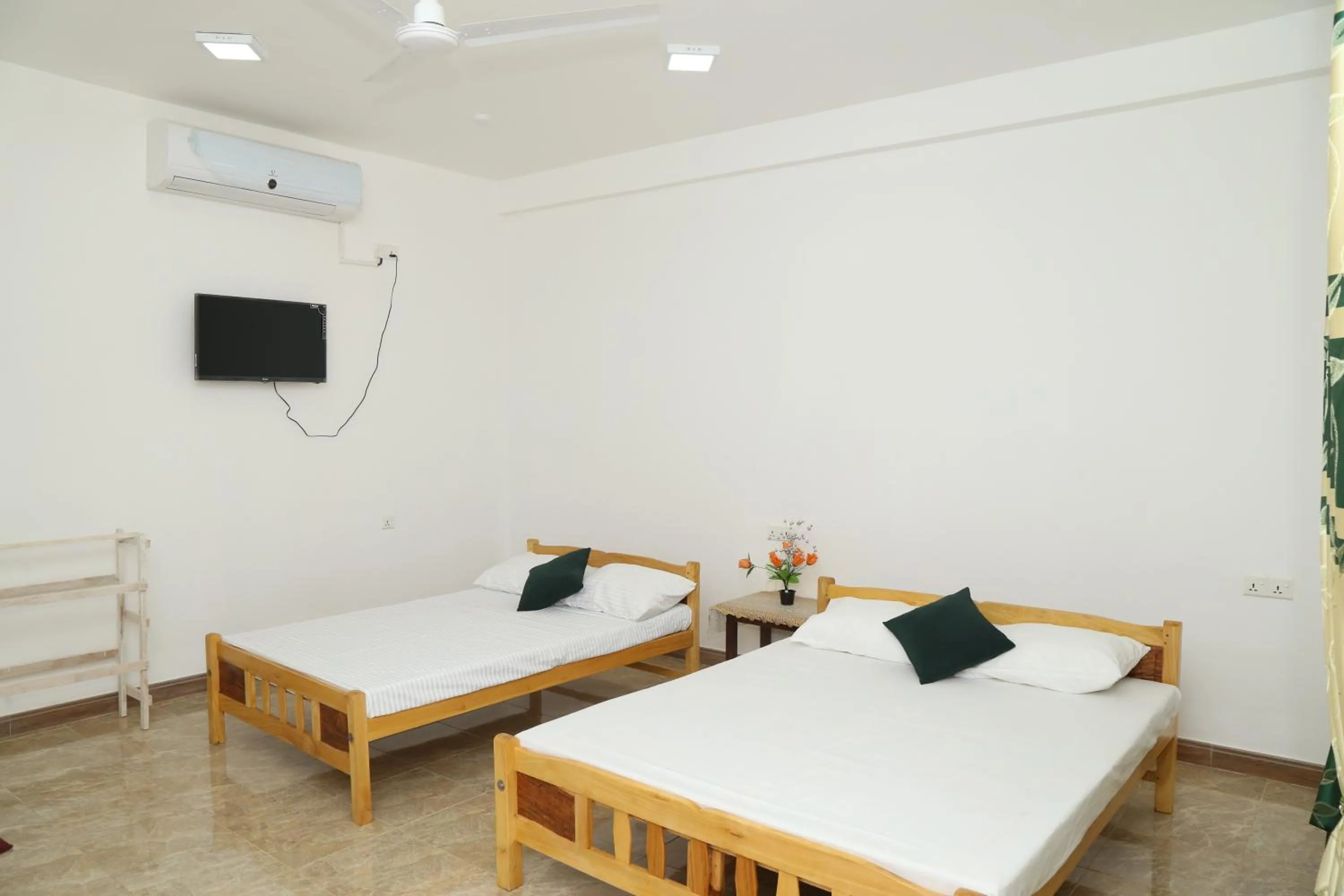 Bedroom, Bed in Nilaveli Star View Hotel