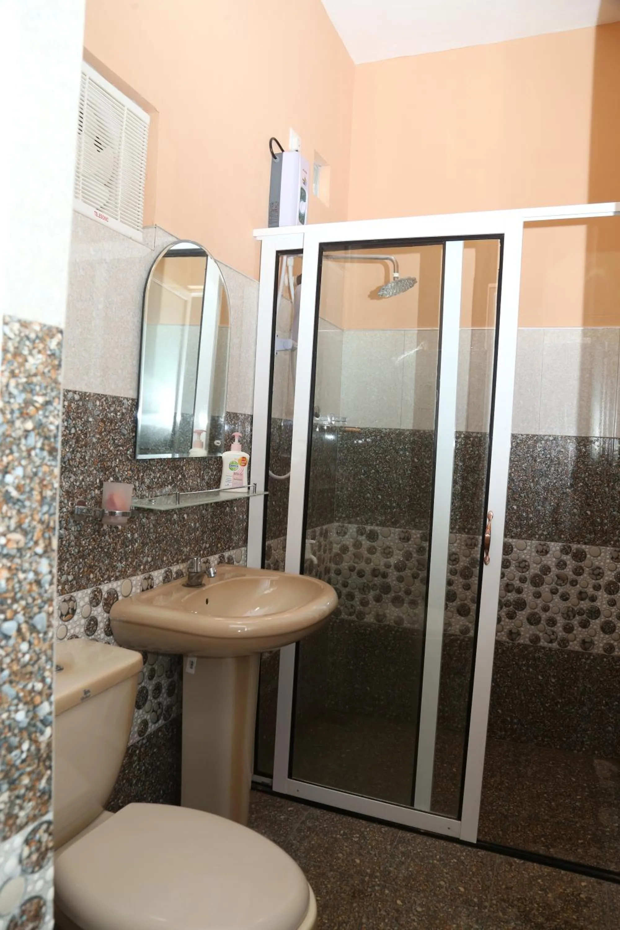 Shower in Nilaveli Star View Hotel