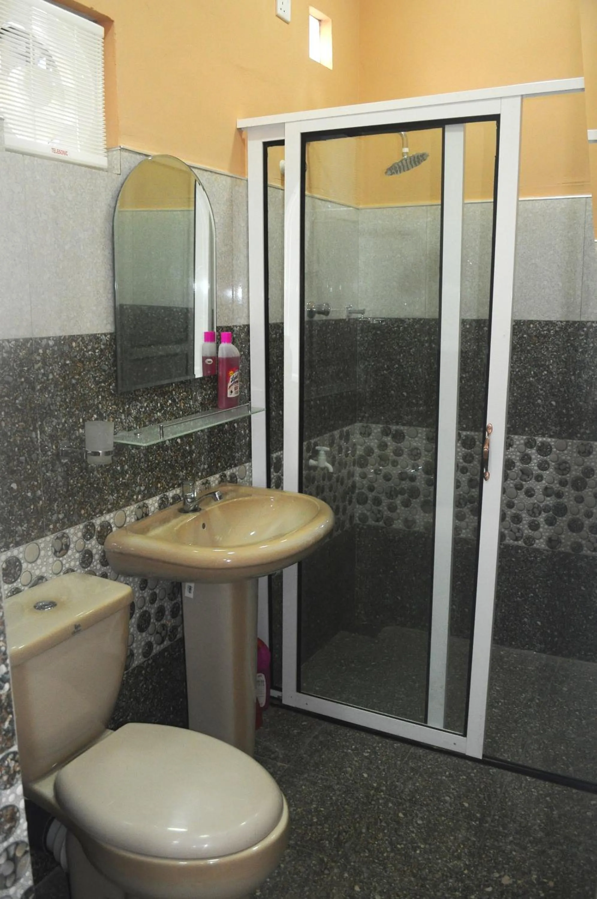 Bathroom in Nilaveli Star View Hotel