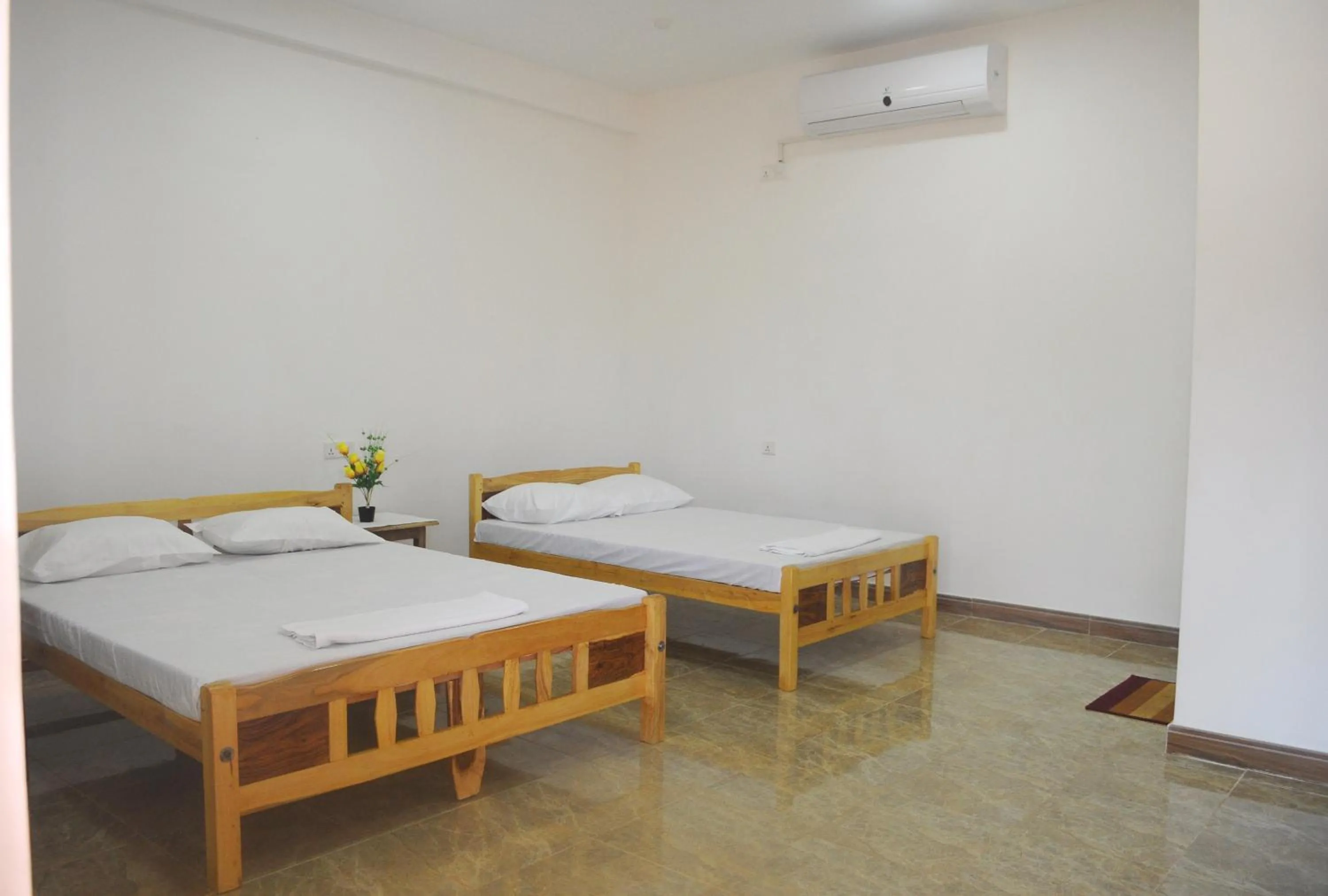 Bedroom, Bed in Nilaveli Star View Hotel