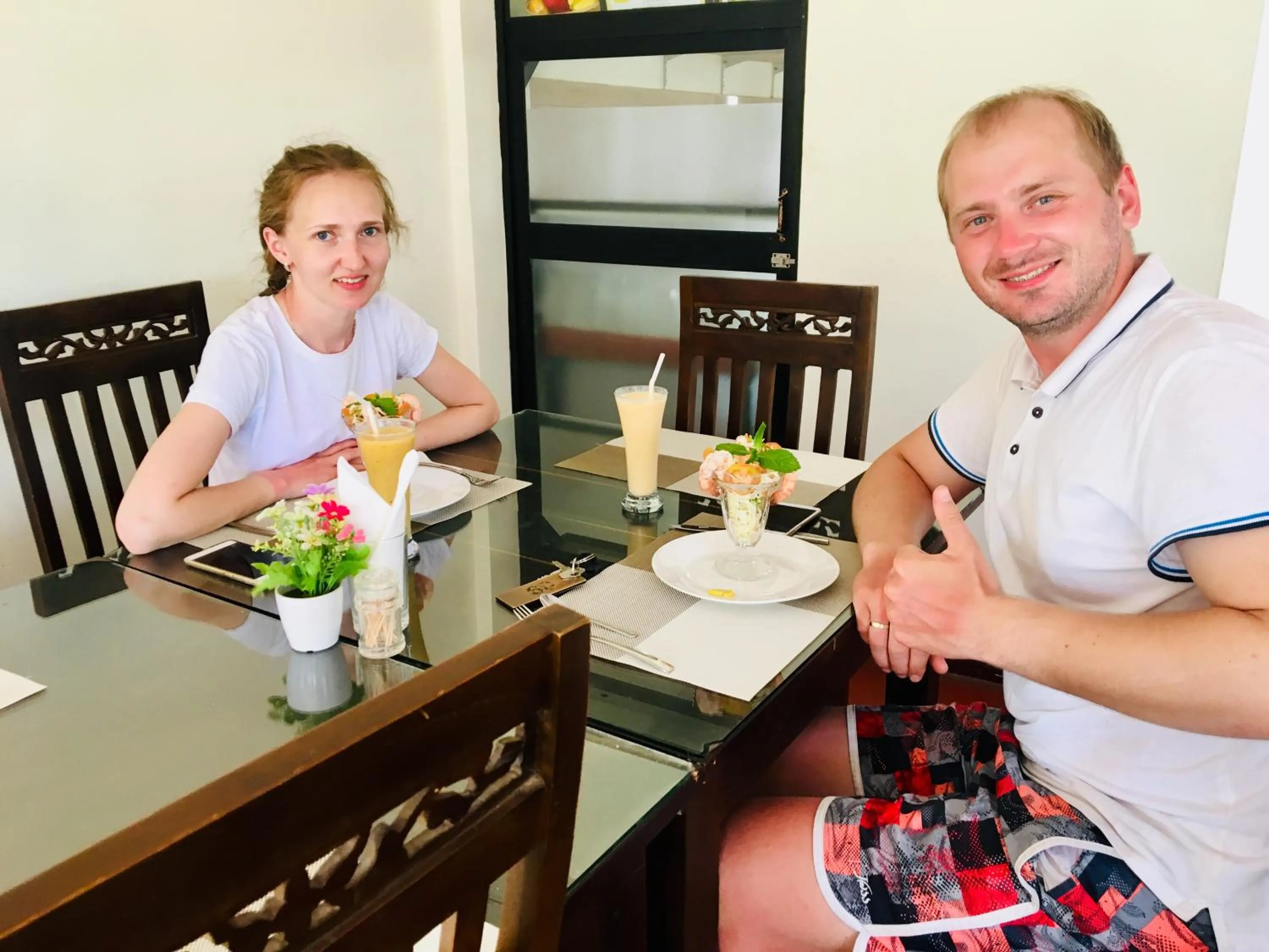 Restaurant/places to eat in Aa Inn