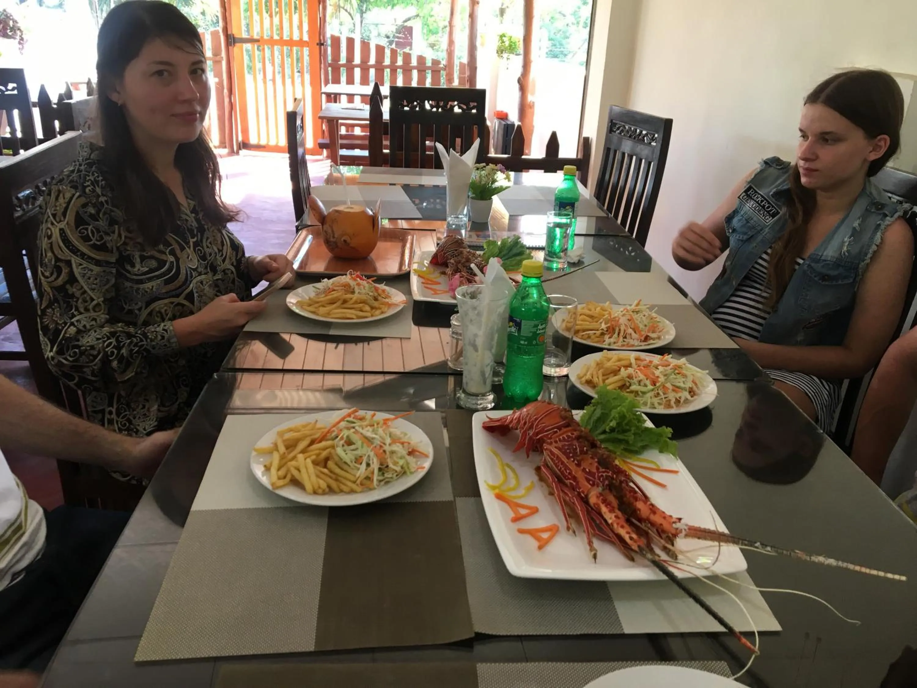 Restaurant/places to eat in Aa Inn