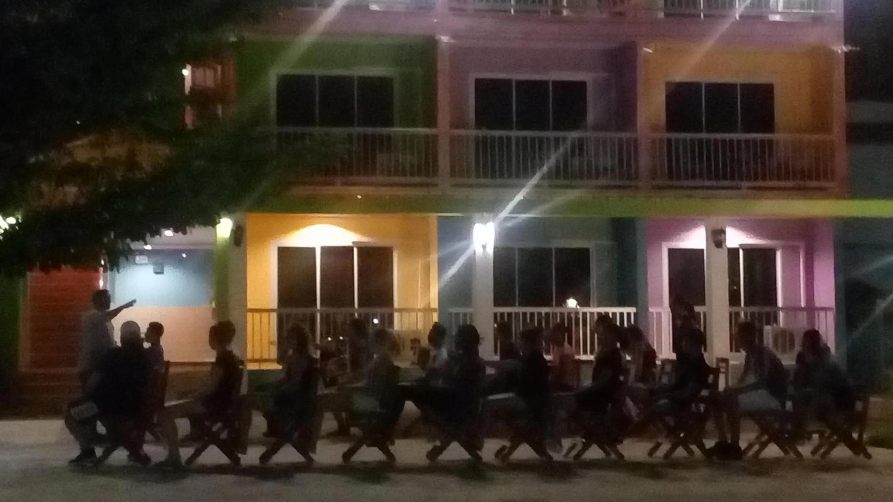 group of guests in Rueangsrisiri Guesthouse 2