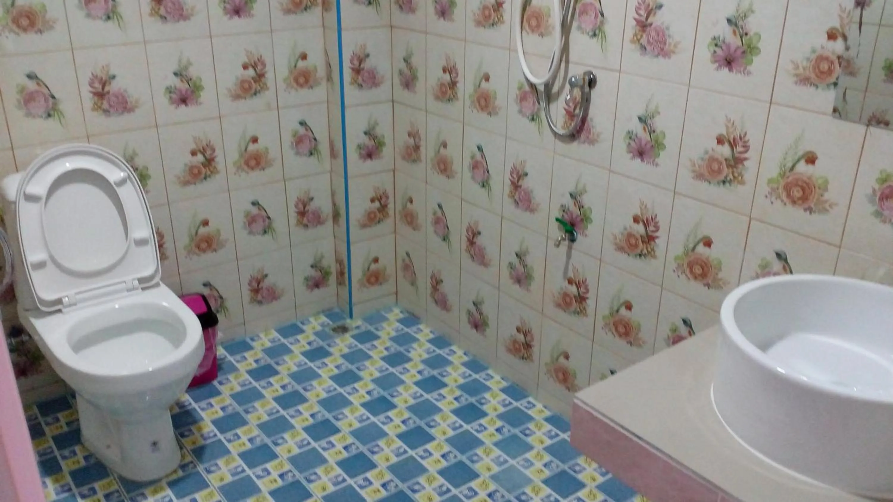 Bathroom in Rueangsrisiri Guesthouse 2