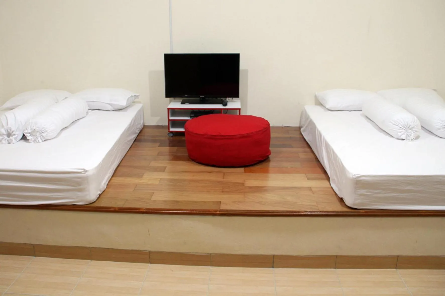 Bed in Green Leaf Guest House by Sinergi