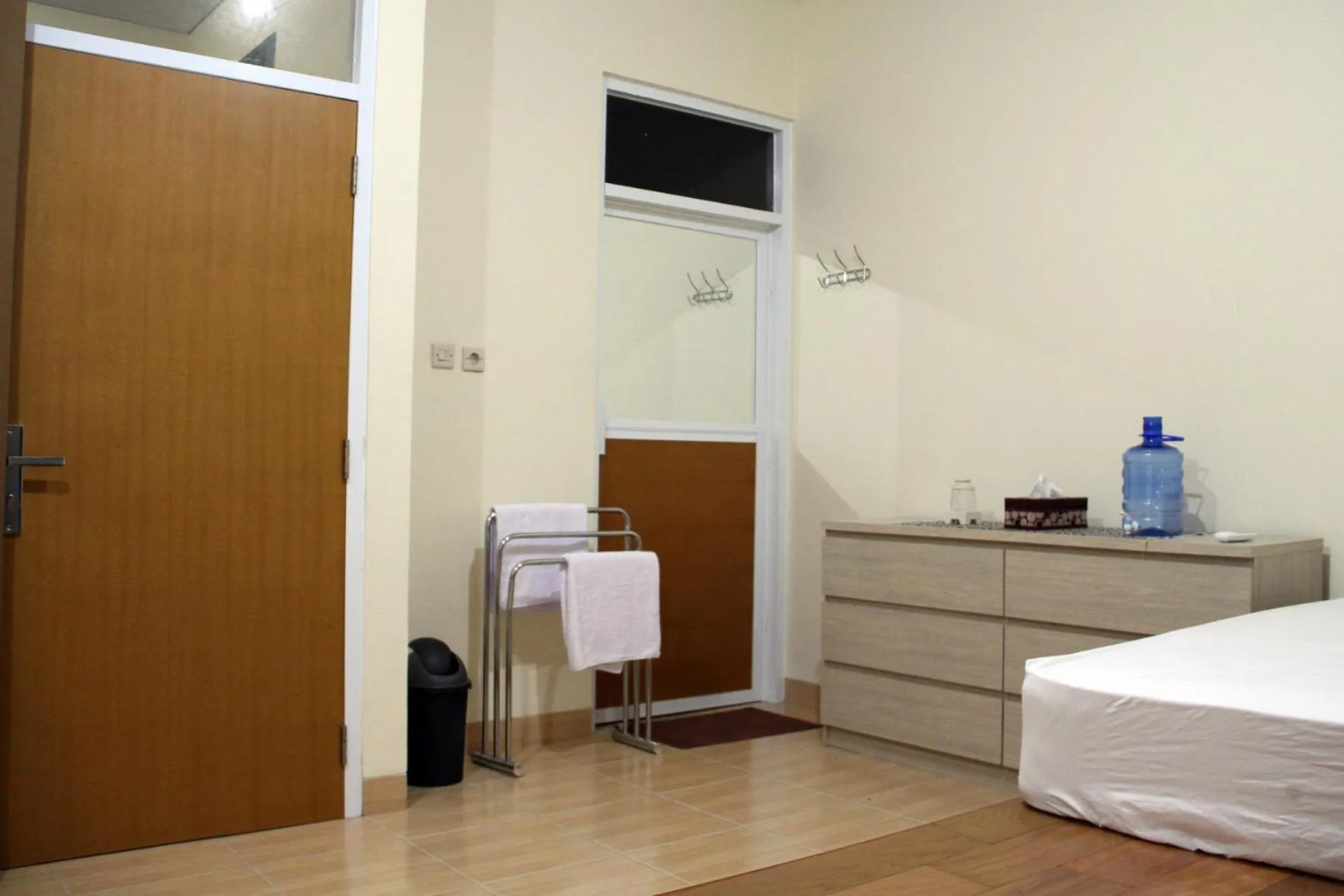 Bed in Green Leaf Guest House by Sinergi