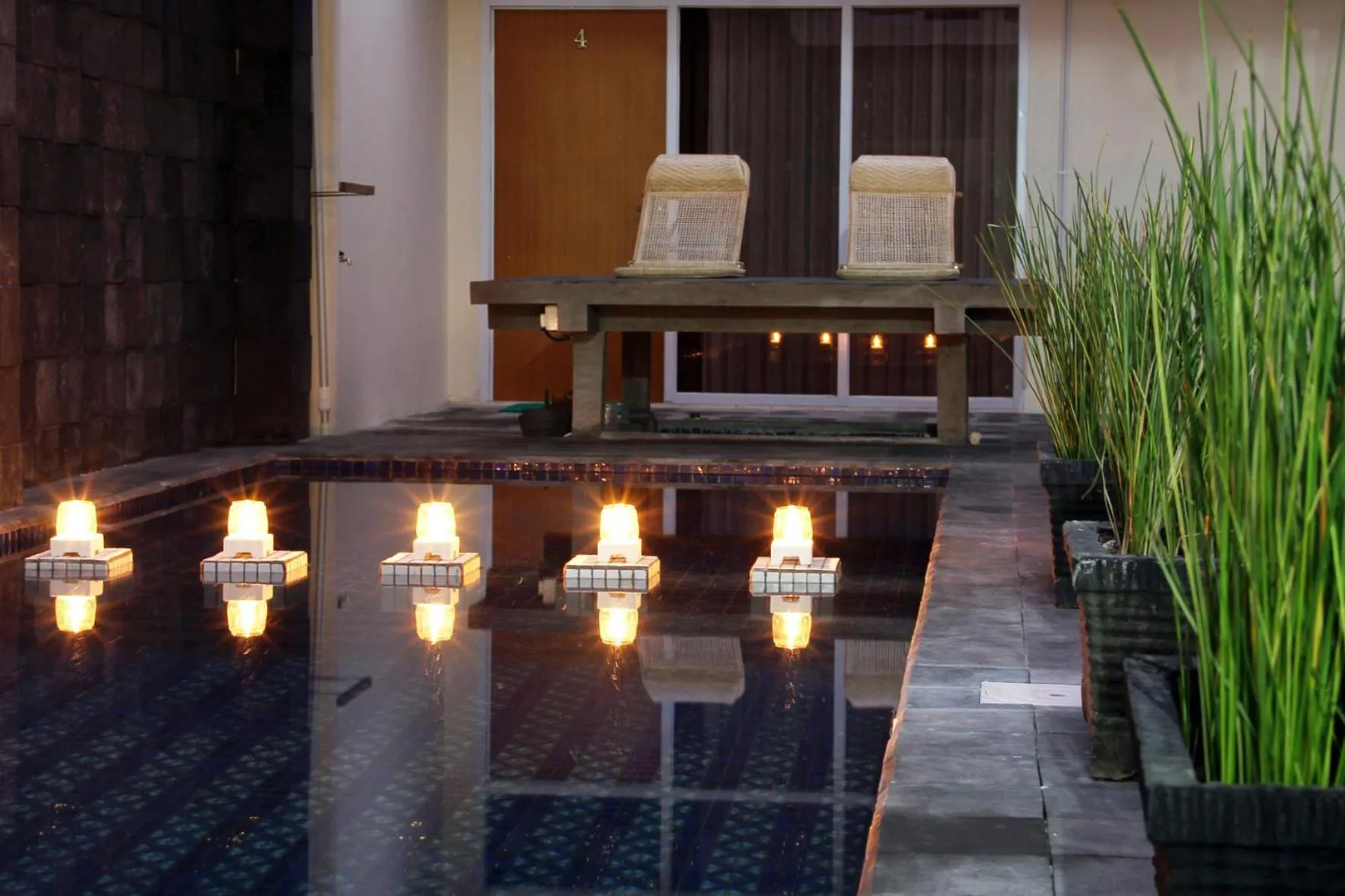 Swimming pool in Green Leaf Guest House by Sinergi