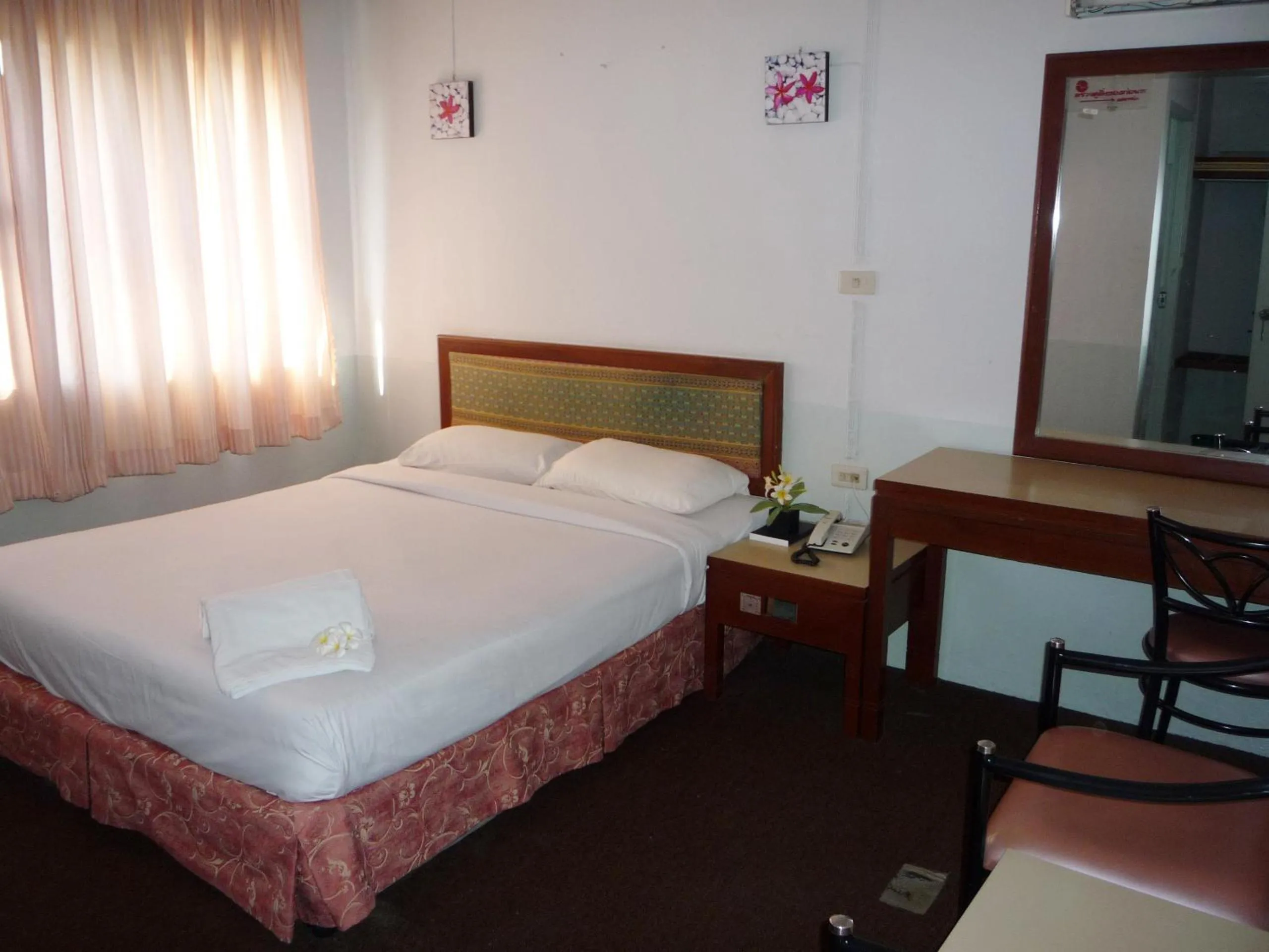 Coffee/tea facilities, Bed in โรงแรมวัฒนาตรัง