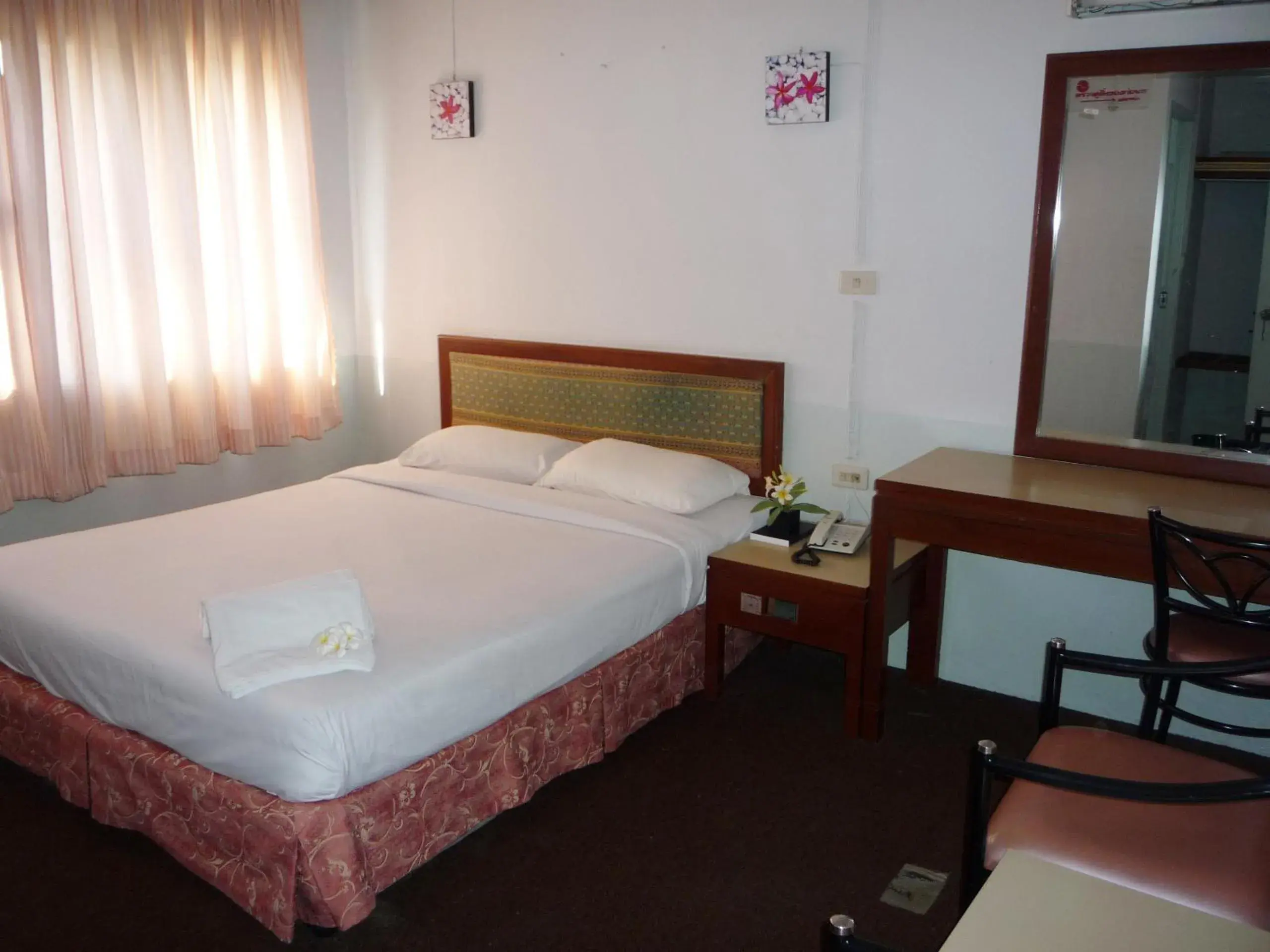 Coffee/tea facilities, Bed in โรงแรมวัฒนาตรัง Coffee/tea facilities, Bed in โรงแรมวัฒนาตรัง