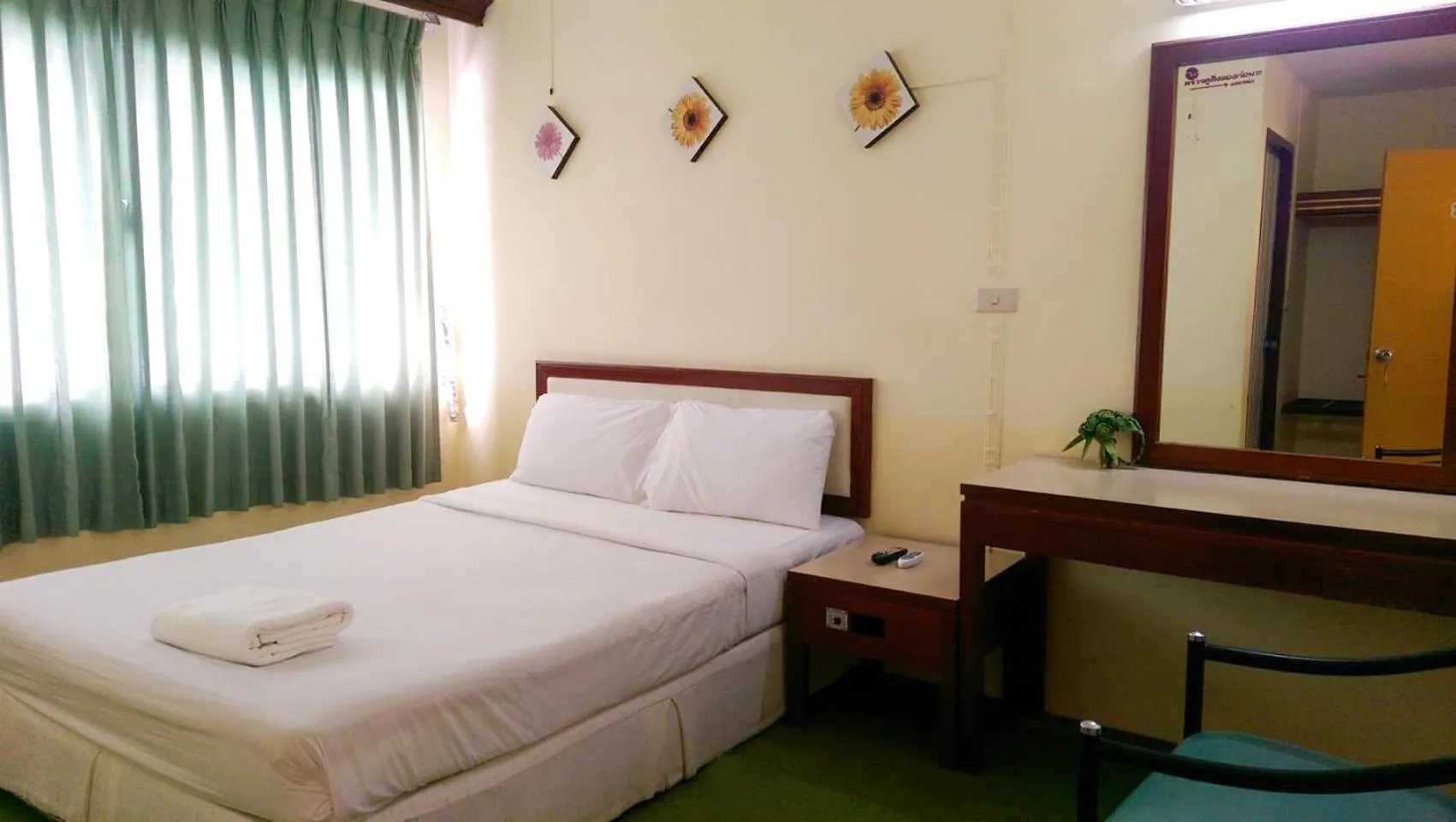 Bedroom, Bed in โรงแรมวัฒนาตรัง