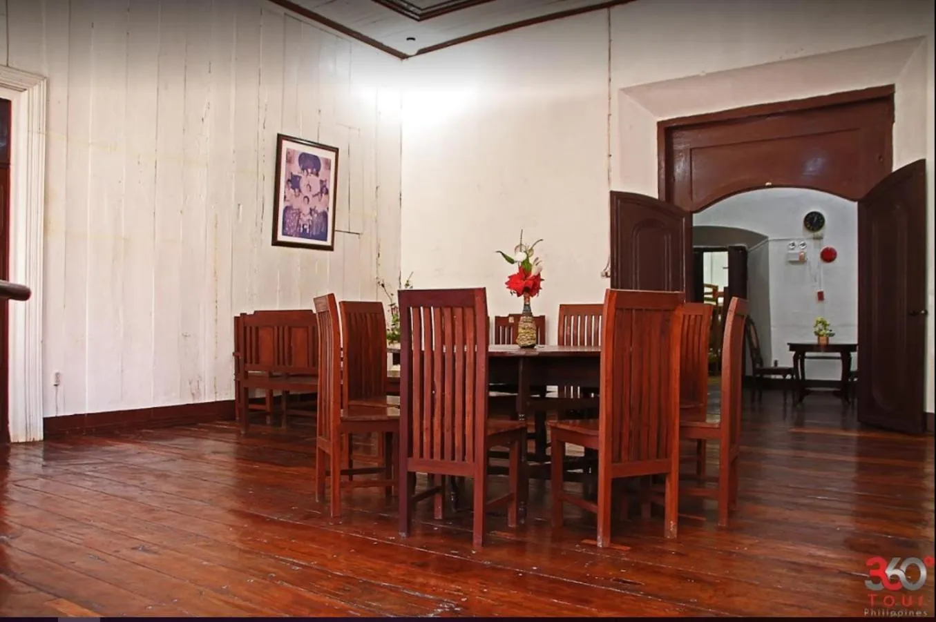 Seating area in Escolta's Homey Lodge