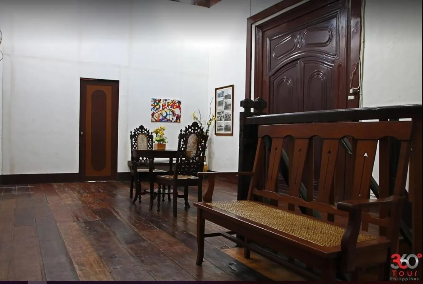 Patio in Escolta's Homey Lodge