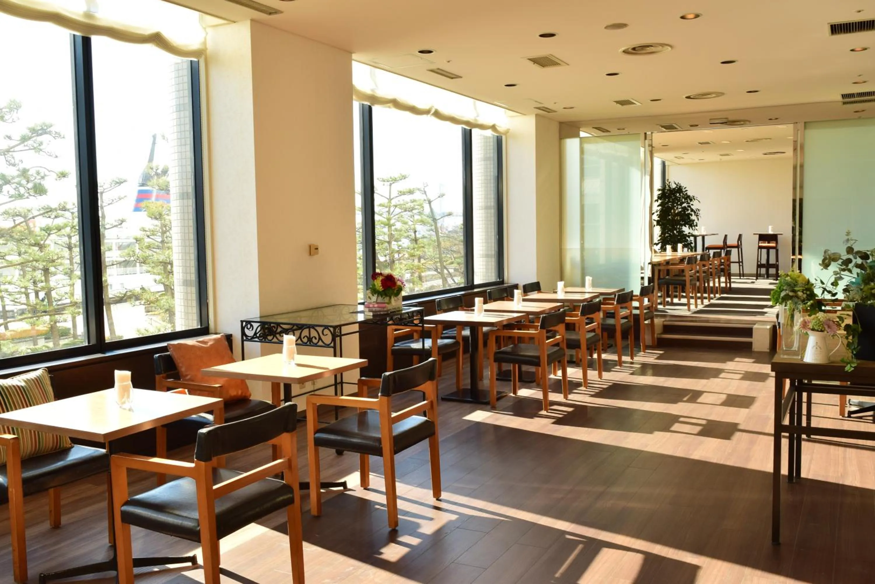 Restaurant/places to eat in Bayside Hotel Azur Takeshiba