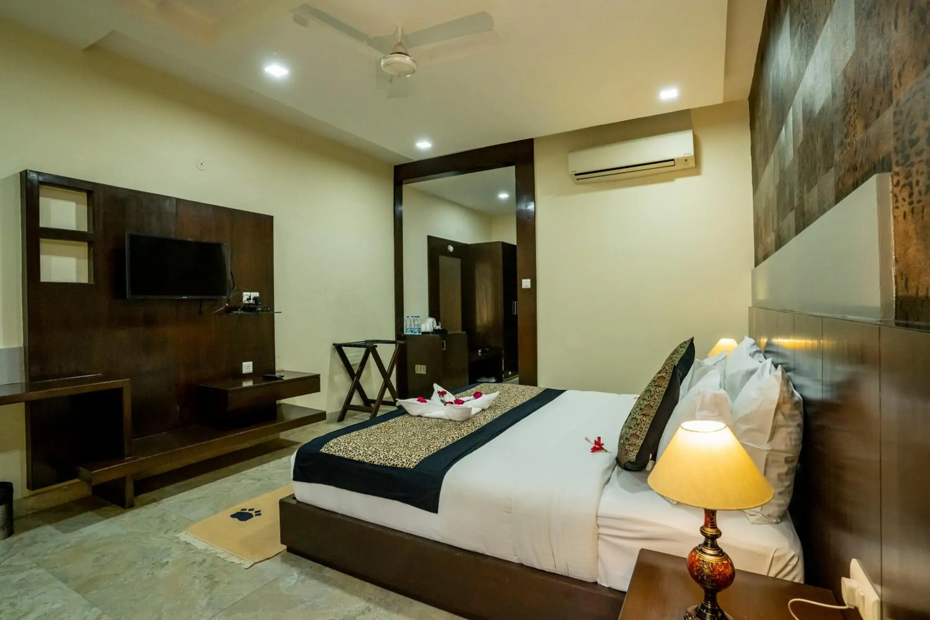 Bedroom, Bed in Spree Jungle Vilas Resort Ranthambore Bedroom, Bed in Spree Jungle Vilas Resort Ranthambore