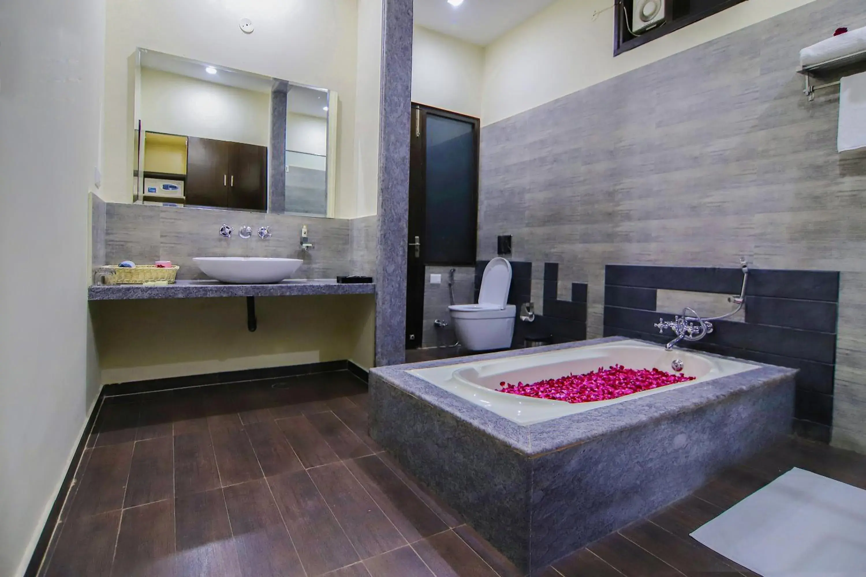 Bathroom, Bed in Spree Jungle Vilas Resort Ranthambore Bathroom, Bed in Spree Jungle Vilas Resort Ranthambore