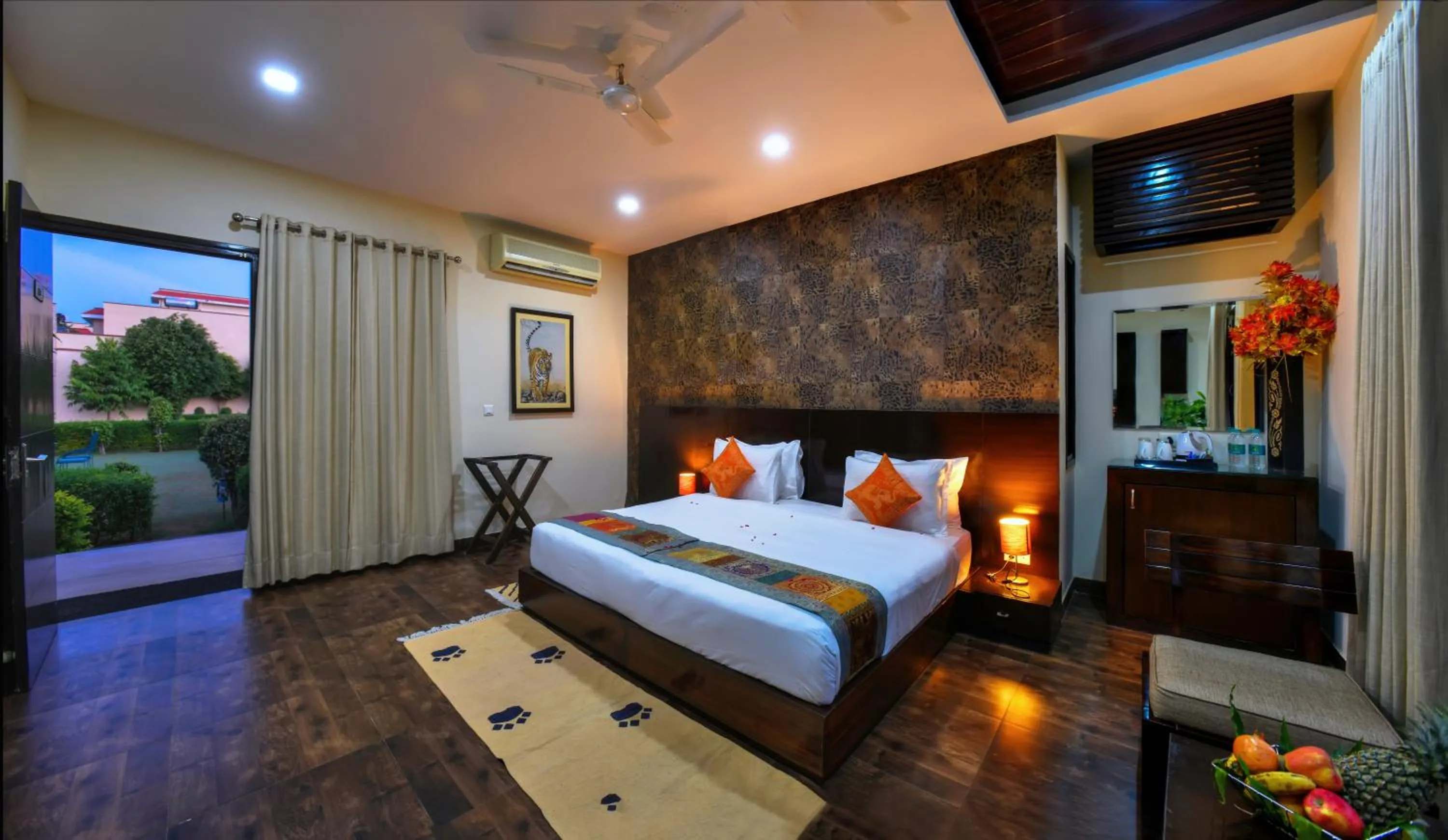 Photo of the whole room, Bed in Jungle Vilas