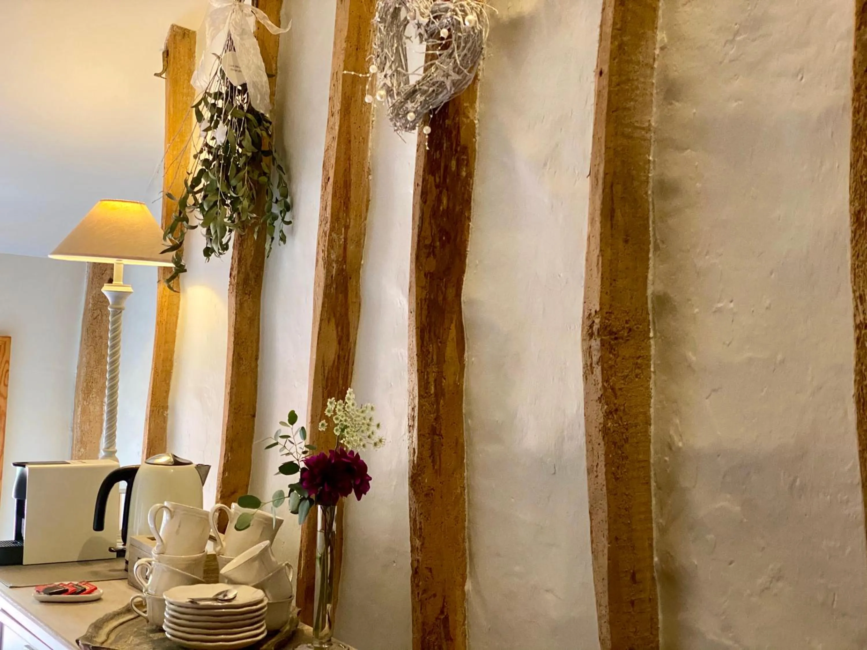 Coffee/tea facilities in Lut's Place