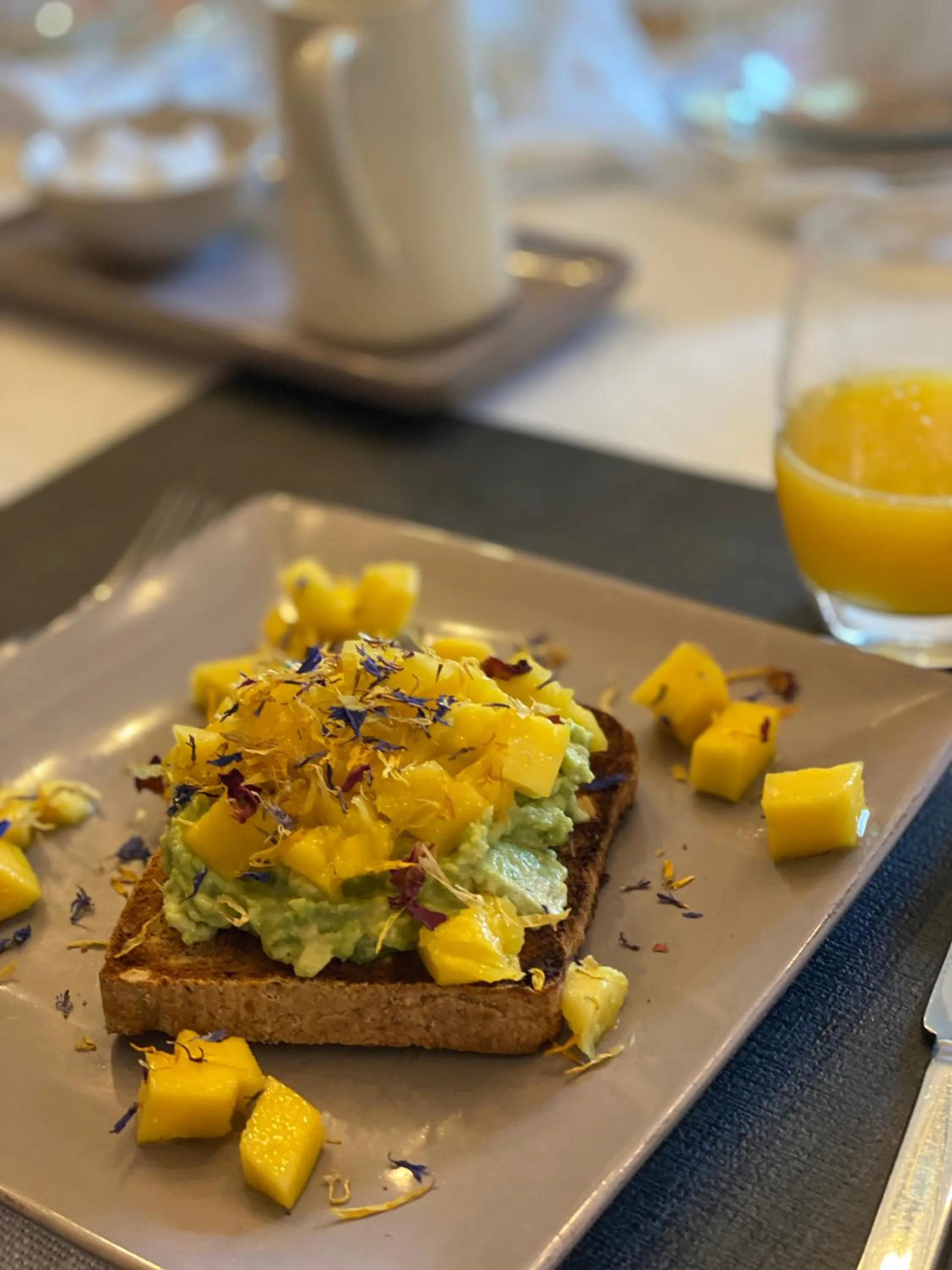 Breakfast in Lut's Place