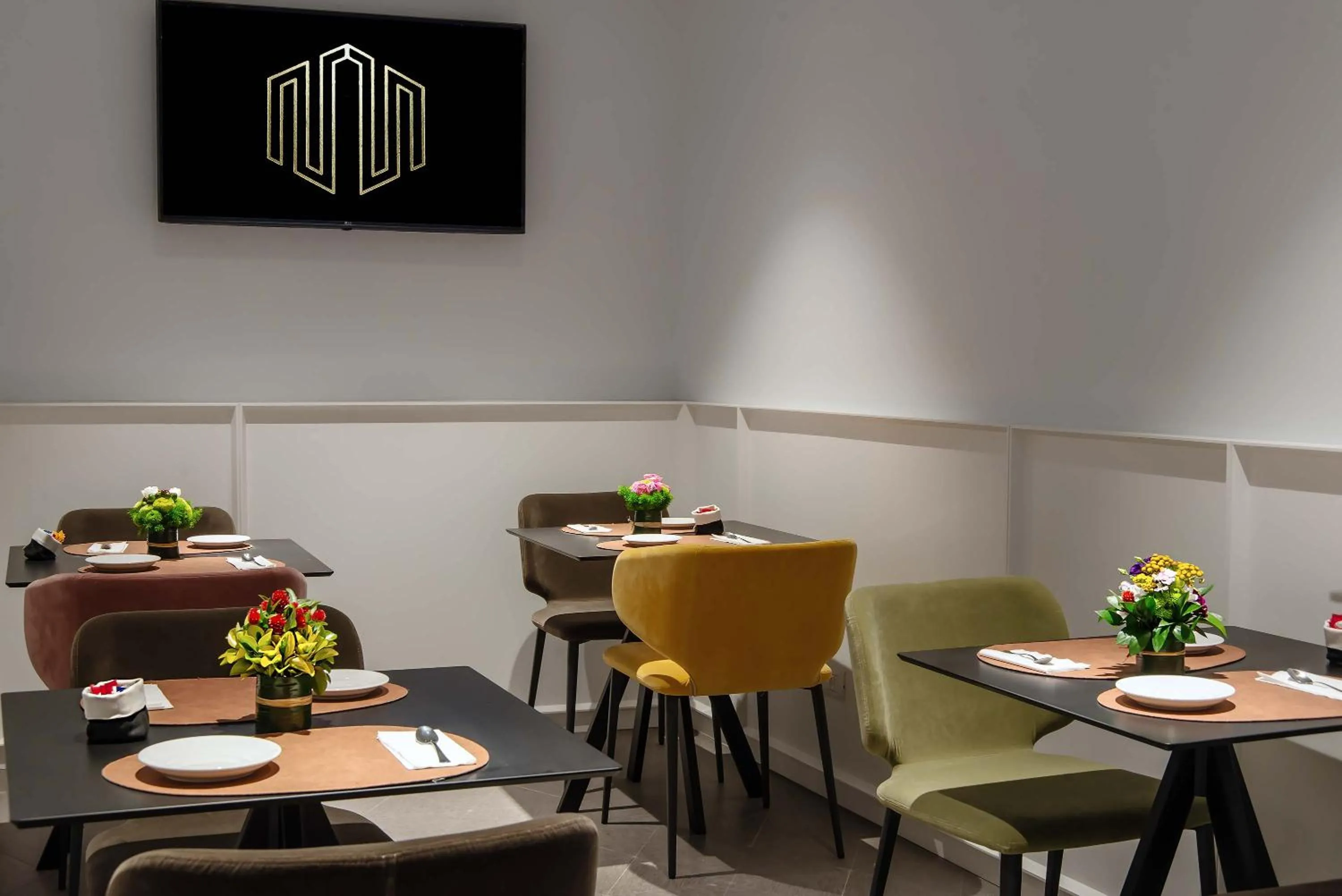 Restaurant/places to eat in Navona Street Hotel