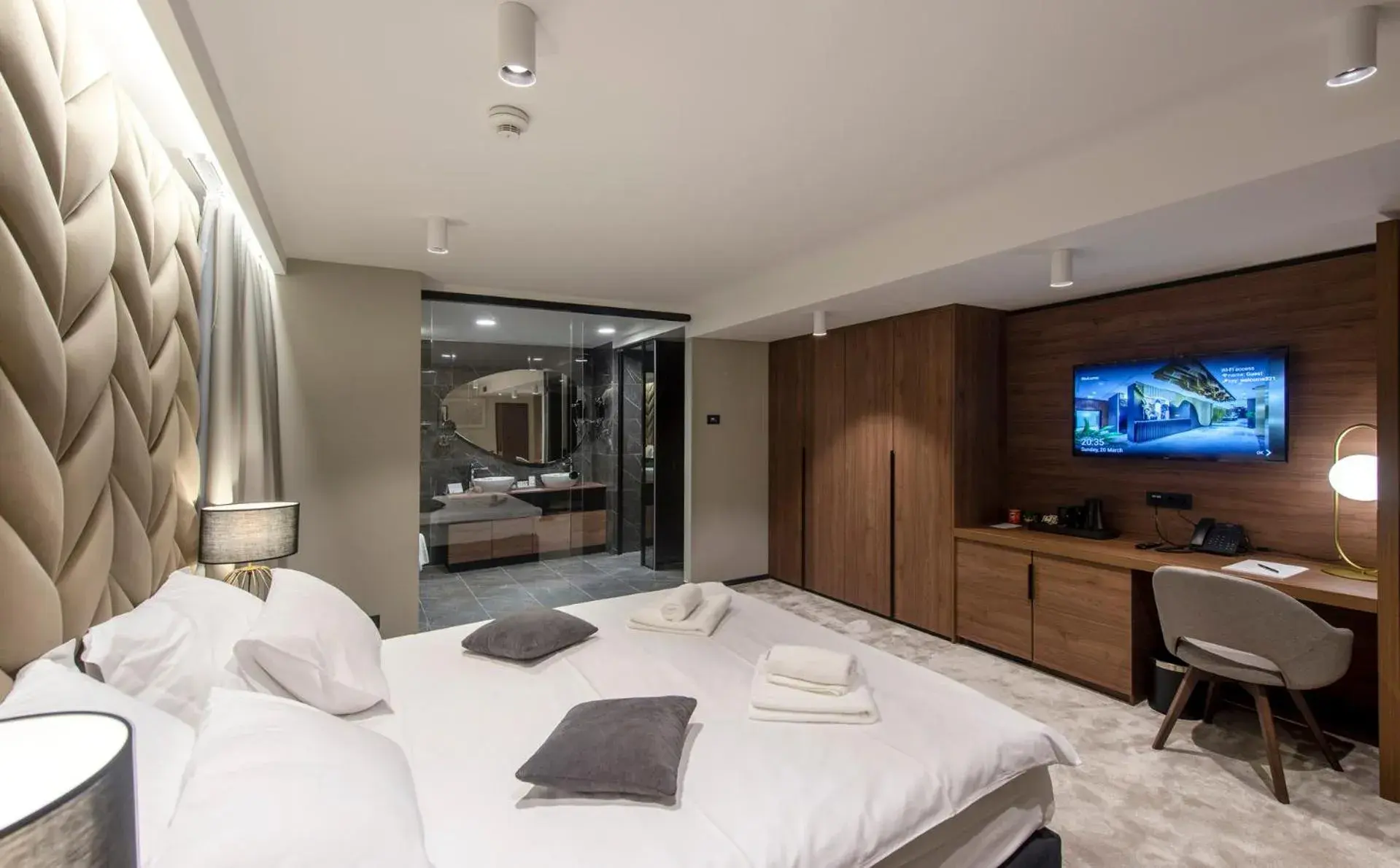 TV and multimedia, Bed in Hotel Turist TV and multimedia, Bed in Hotel Turist