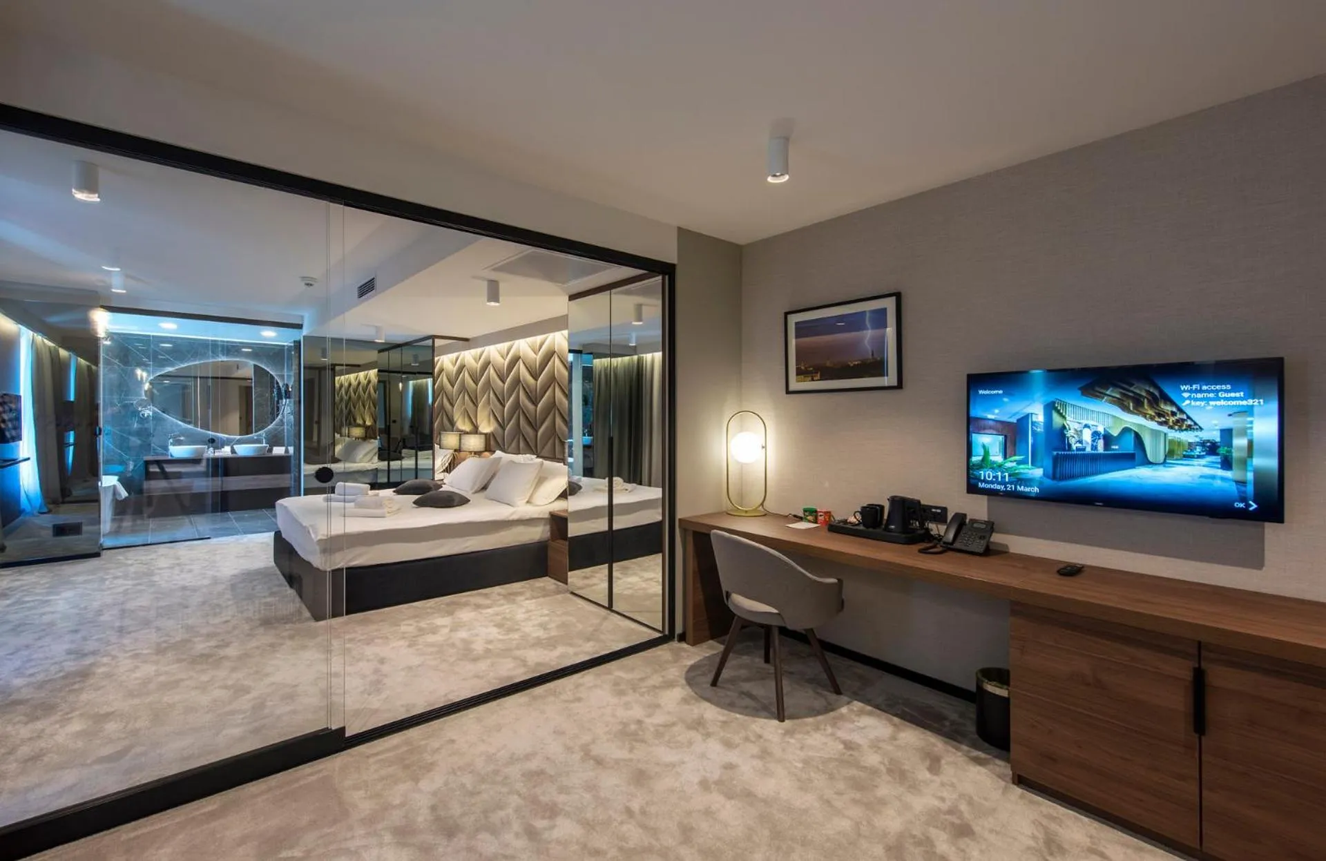 Living room, Bed in Hotel Turist