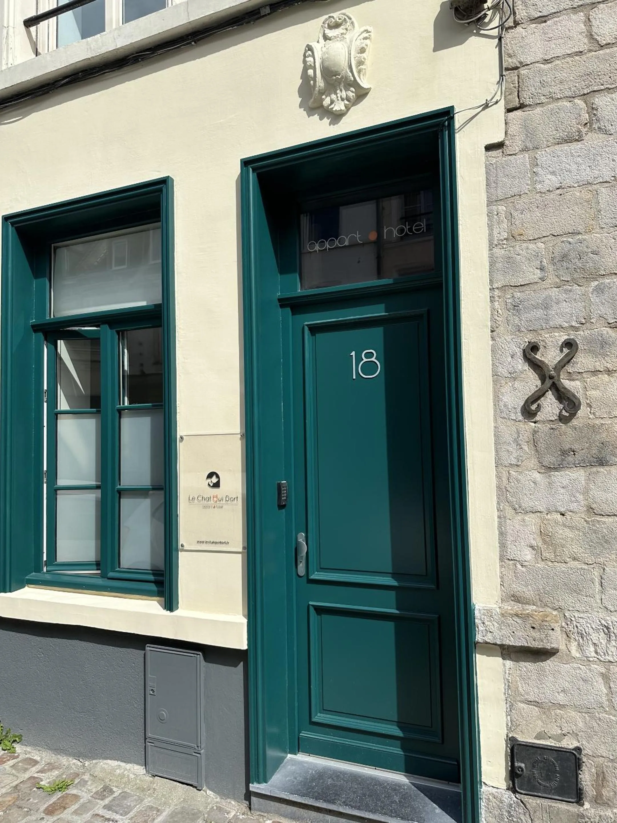 Property building in Le Chat Qui Dort