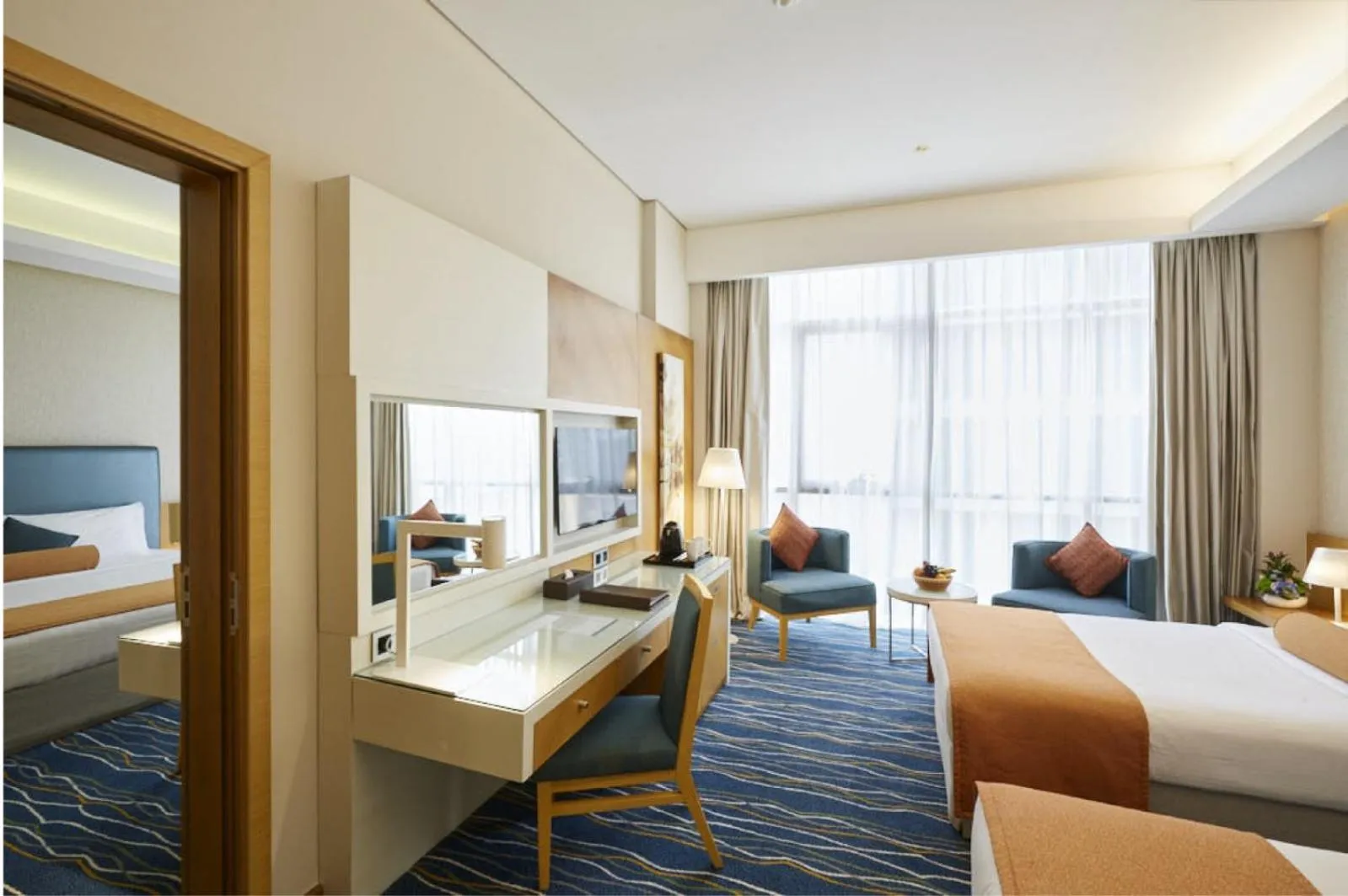 Bedroom, Bed in Royal Continental Hotel