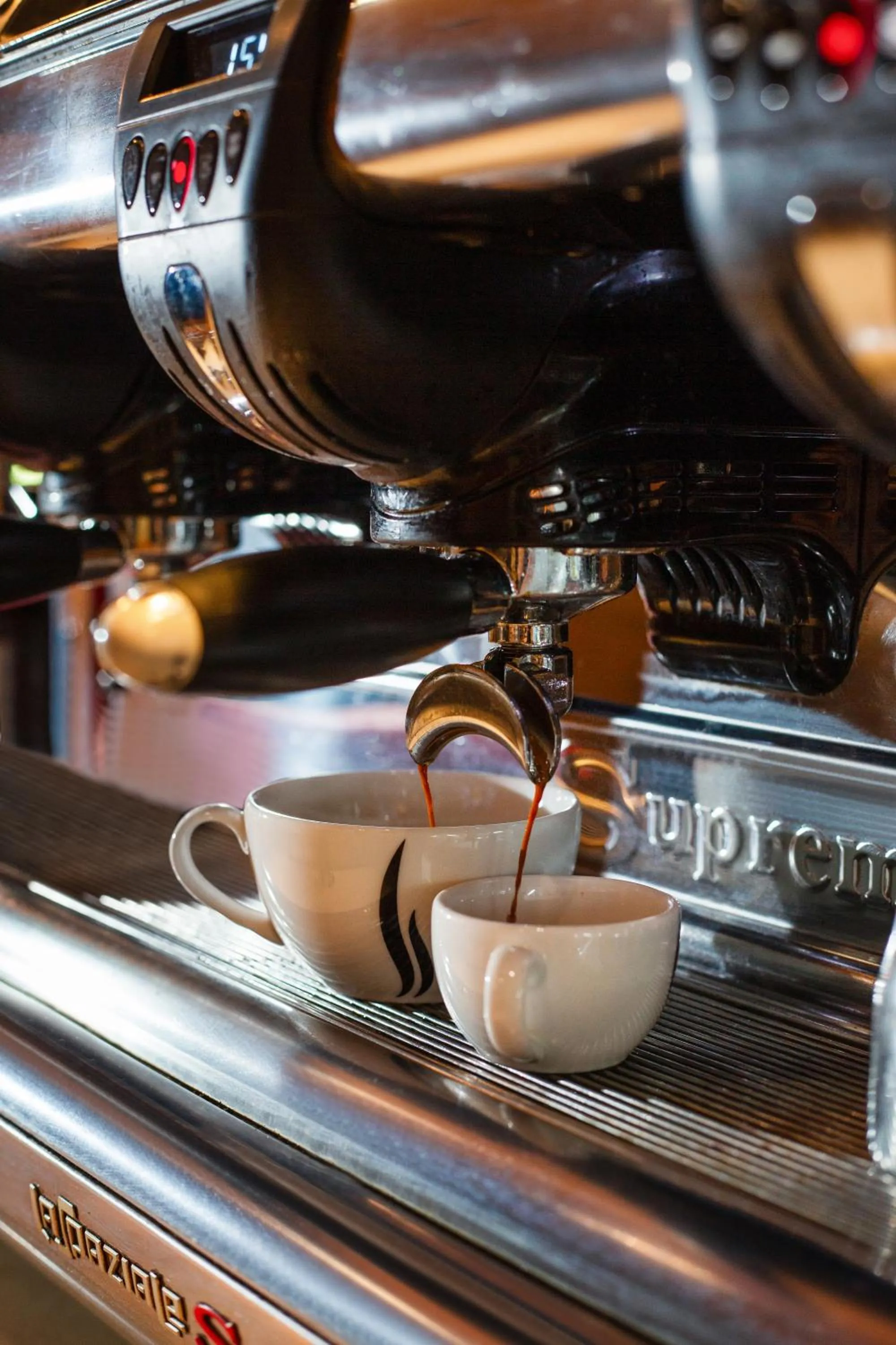 Restaurant/places to eat in Royal Continental Hotel