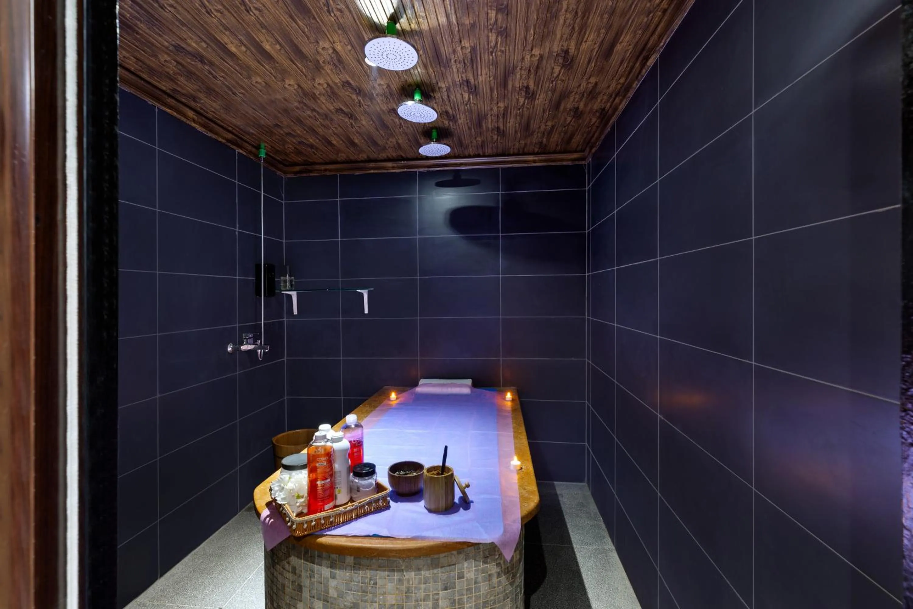 Spa and wellness centre/facilities in Royal Continental Hotel