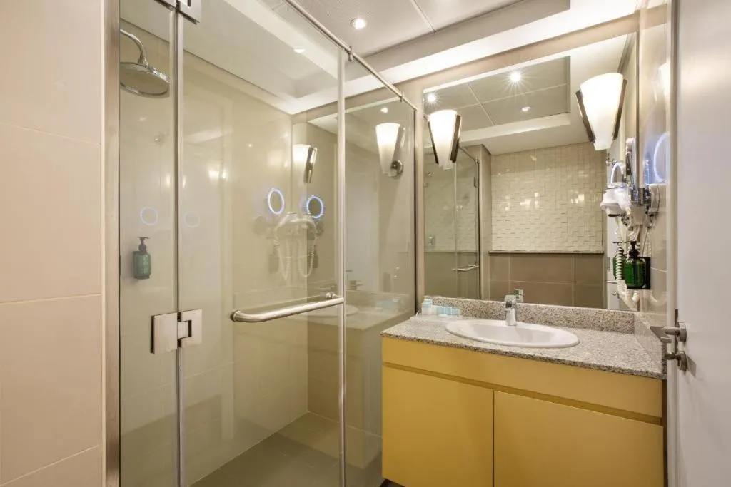 Bathroom in Royal Continental Hotel - Dubai Airport