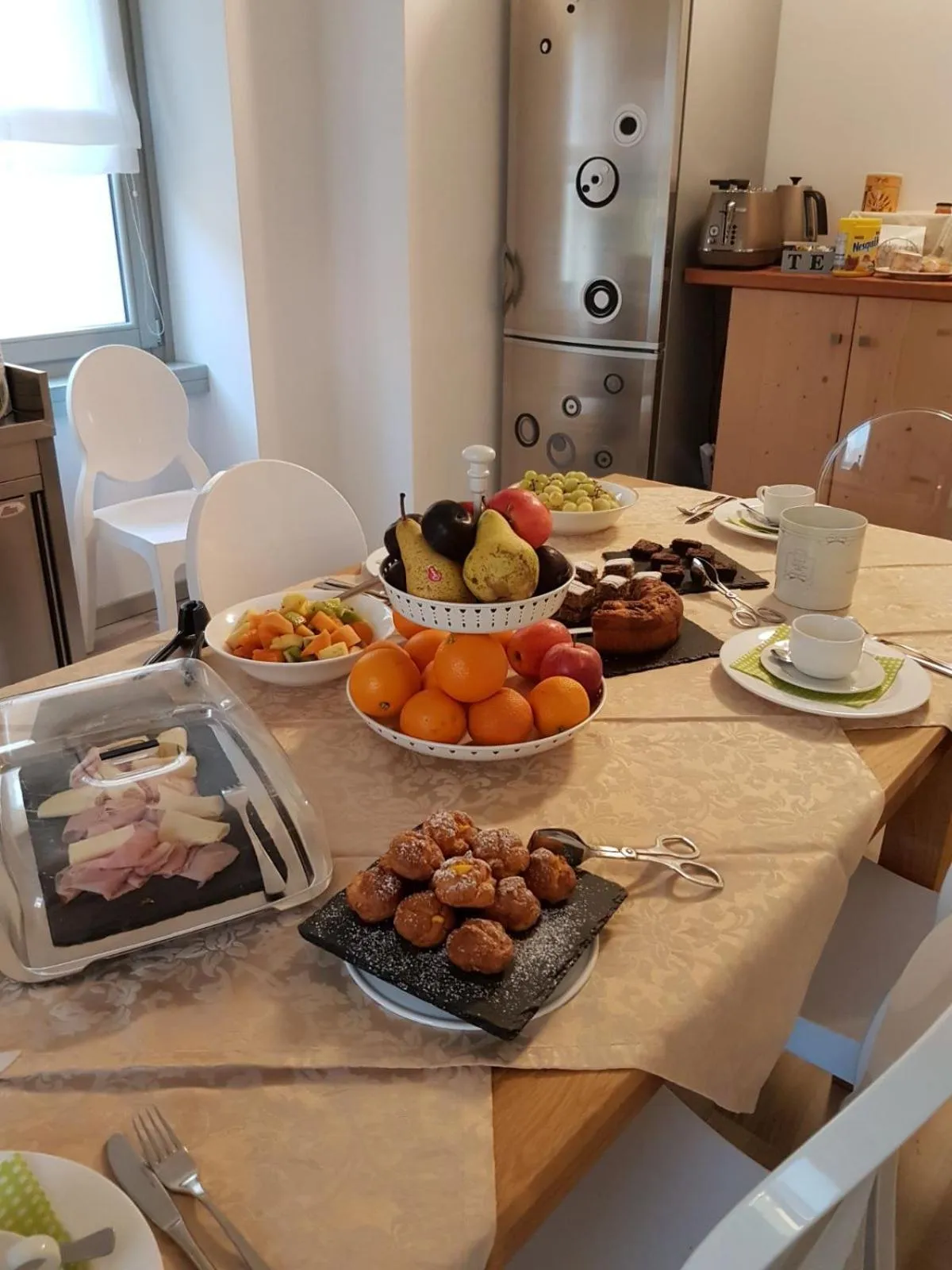 Communal kitchen in B&B Perbacco Relax