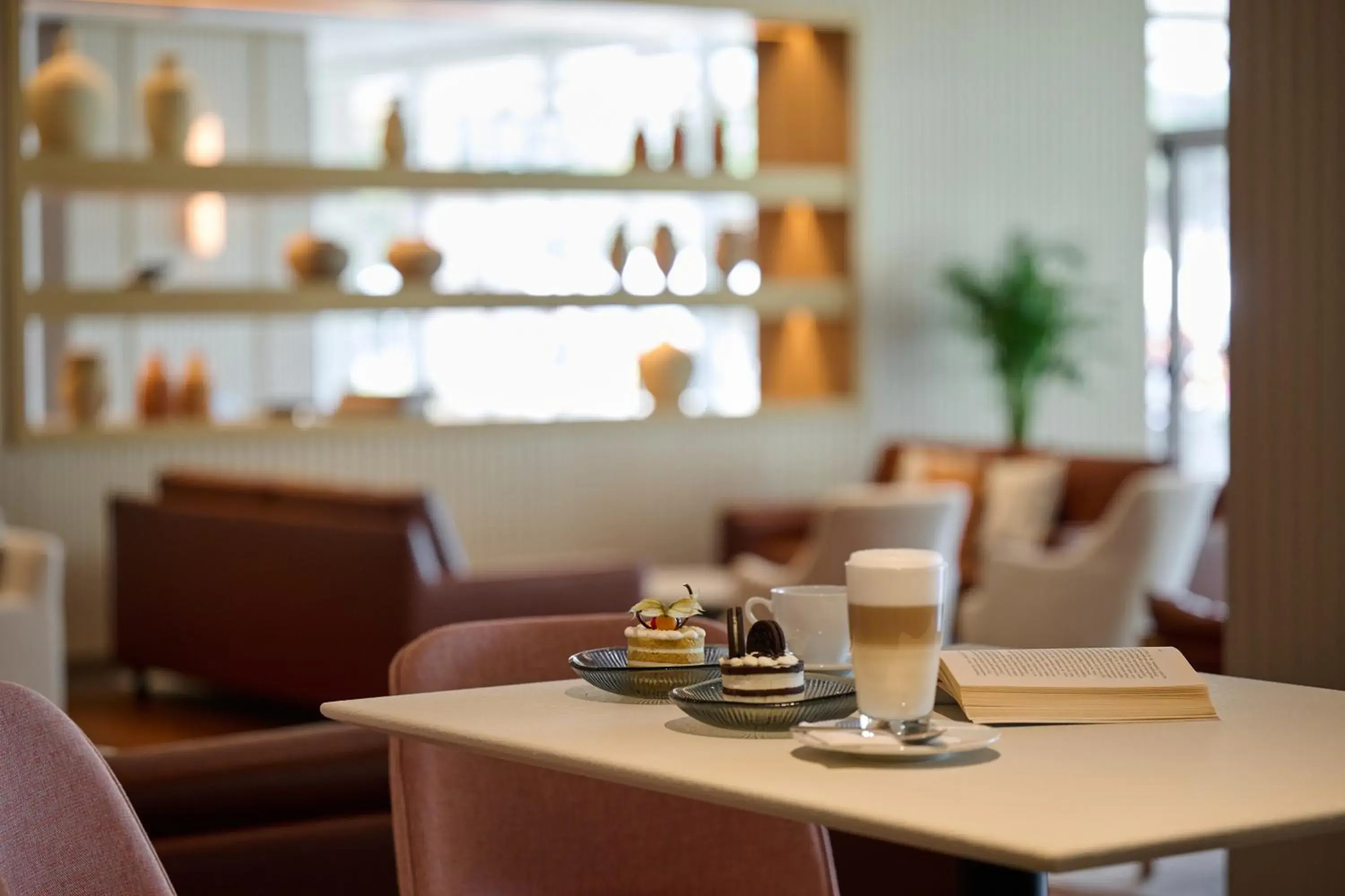 Lounge or bar in Hipotels Playa de Palma Palace&Spa Lounge or bar in Hipotels Playa de Palma Palace&Spa